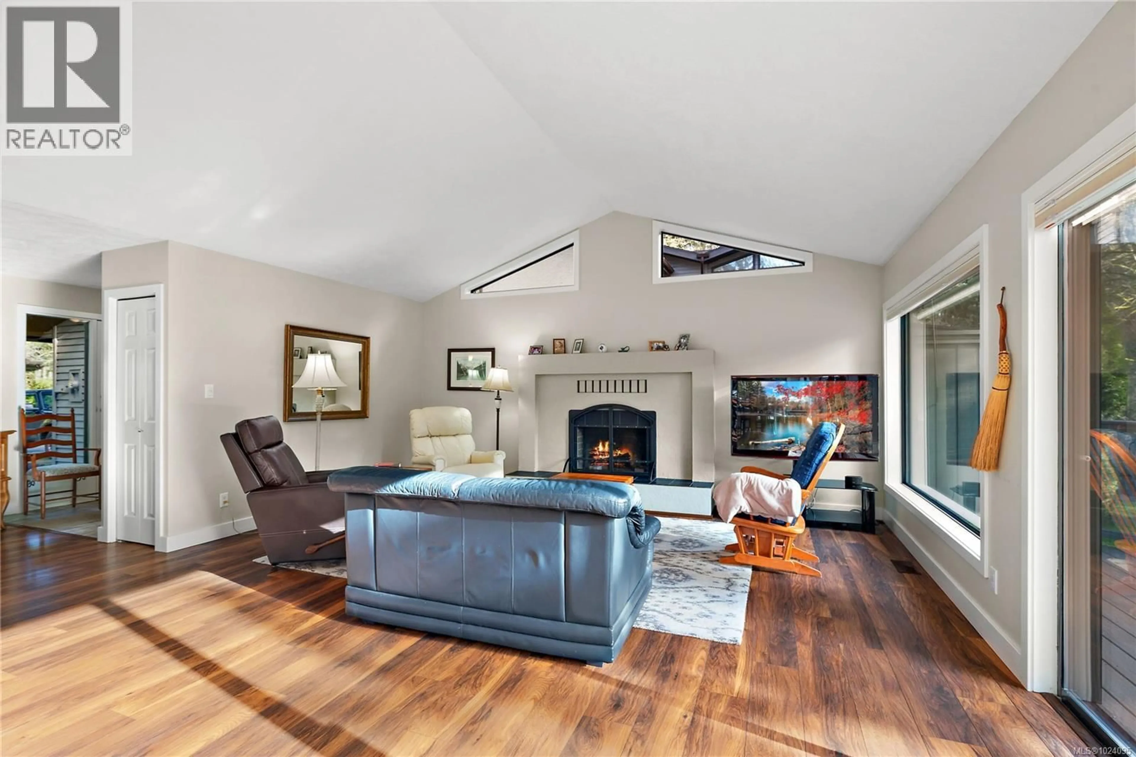 Living room with furniture, unknown for 32 - 1255 WAIN ROAD, North Saanich British Columbia V8L4R1