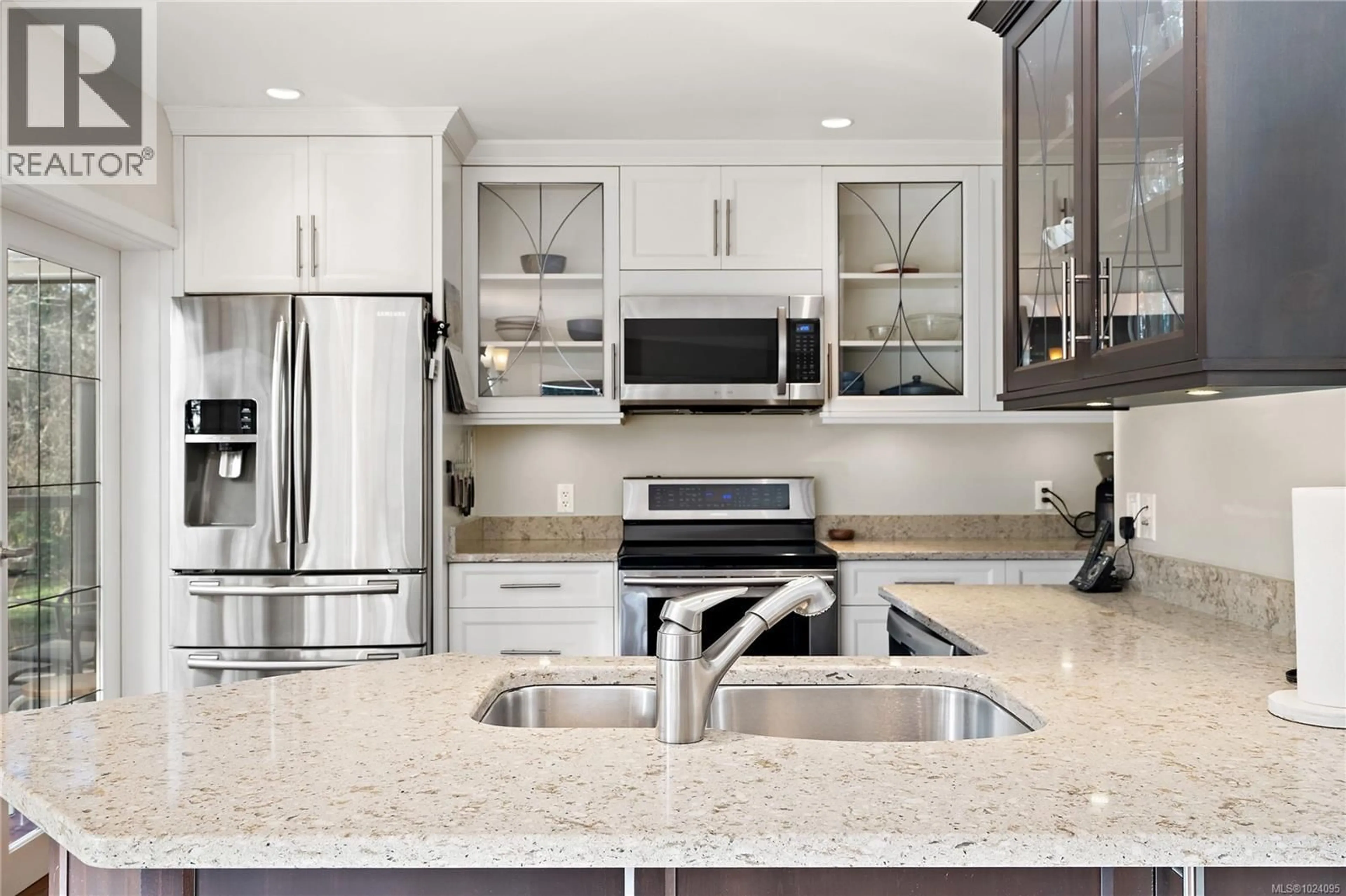 Contemporary kitchen, ceramic/tile floor for 32 - 1255 WAIN ROAD, North Saanich British Columbia V8L4R1