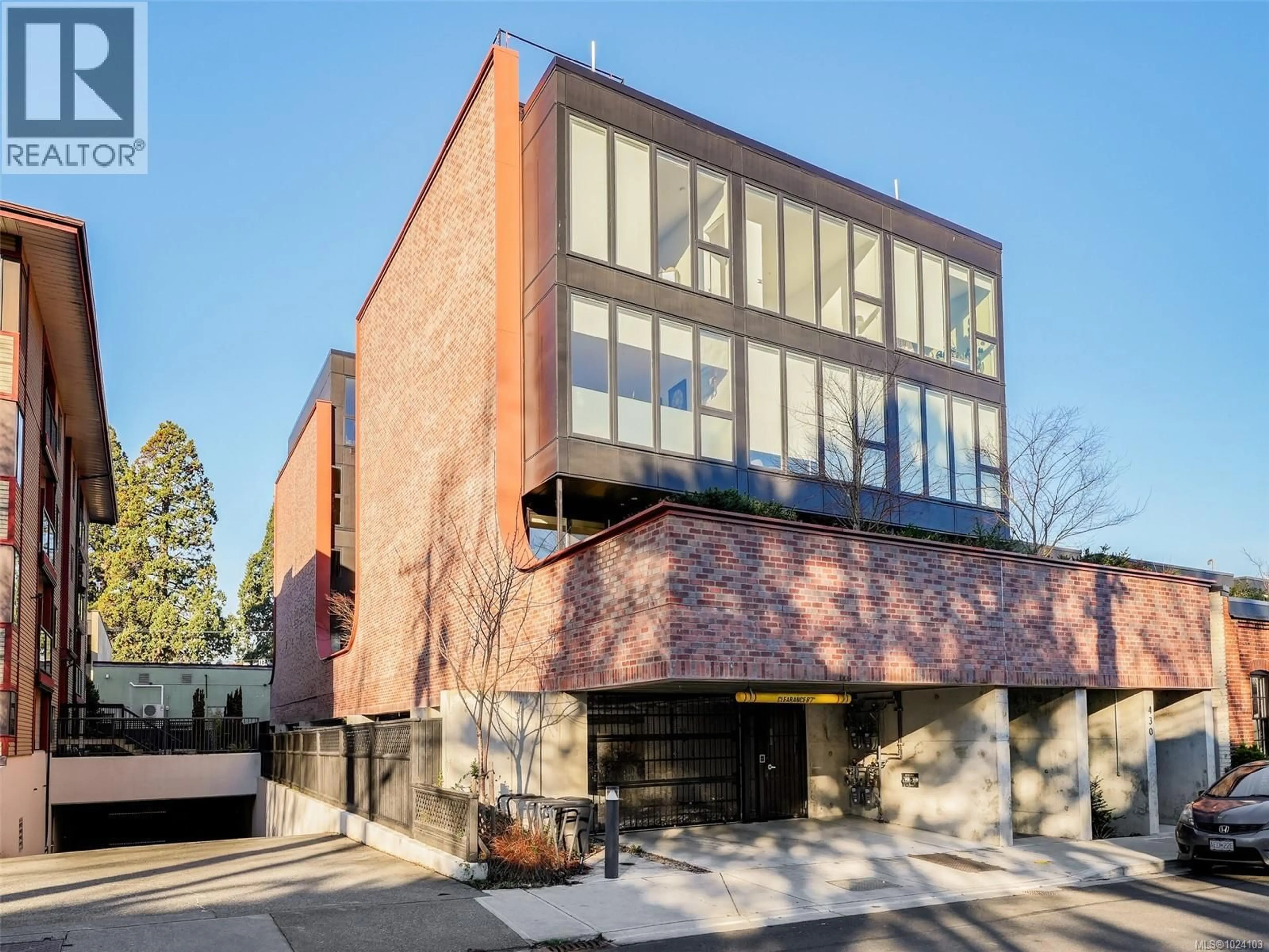 Home with brick exterior material, building for 203 - 430 PARRY STREET, Victoria British Columbia V8V2H7