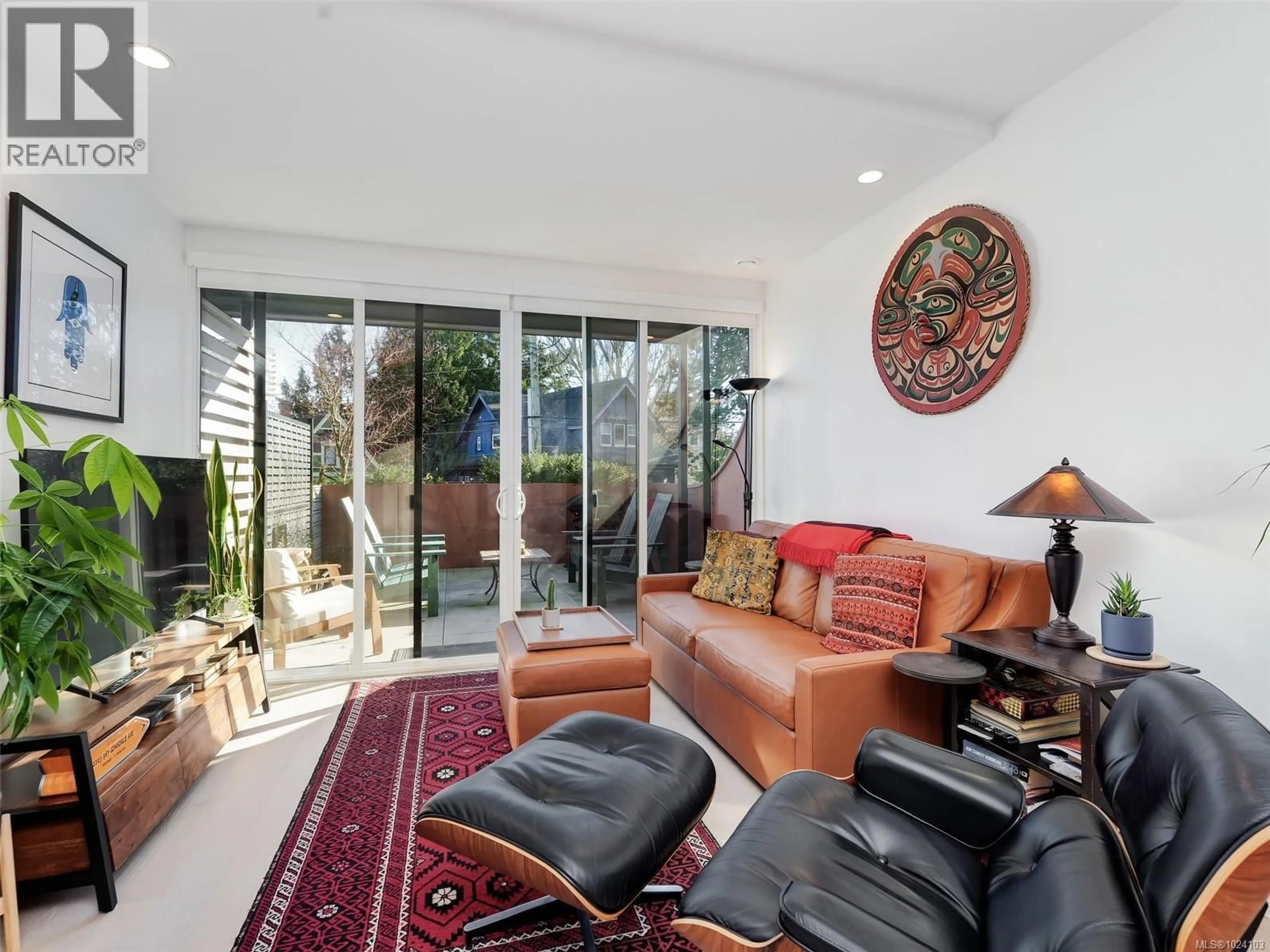 Living room with furniture, unknown for 203 - 430 PARRY STREET, Victoria British Columbia V8V2H7