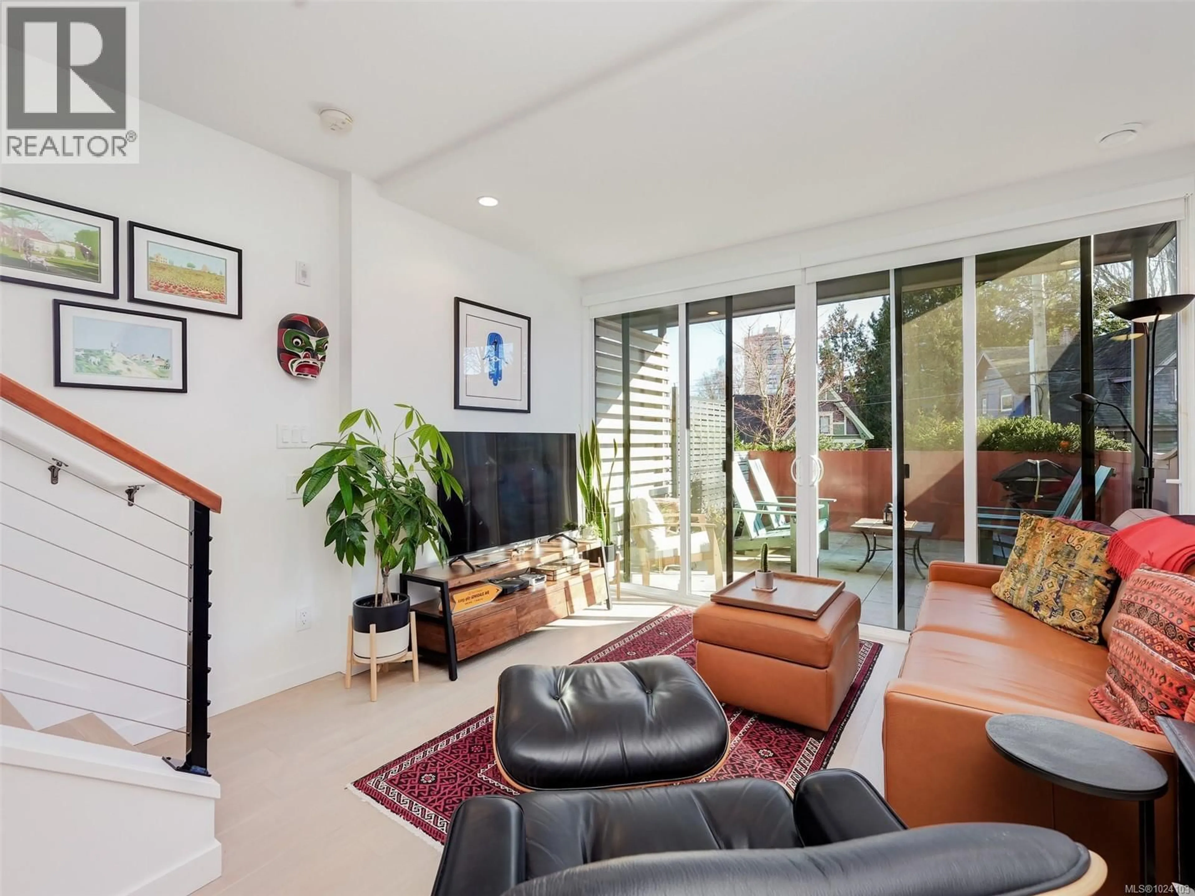 Living room with furniture, unknown for 203 - 430 PARRY STREET, Victoria British Columbia V8V2H7