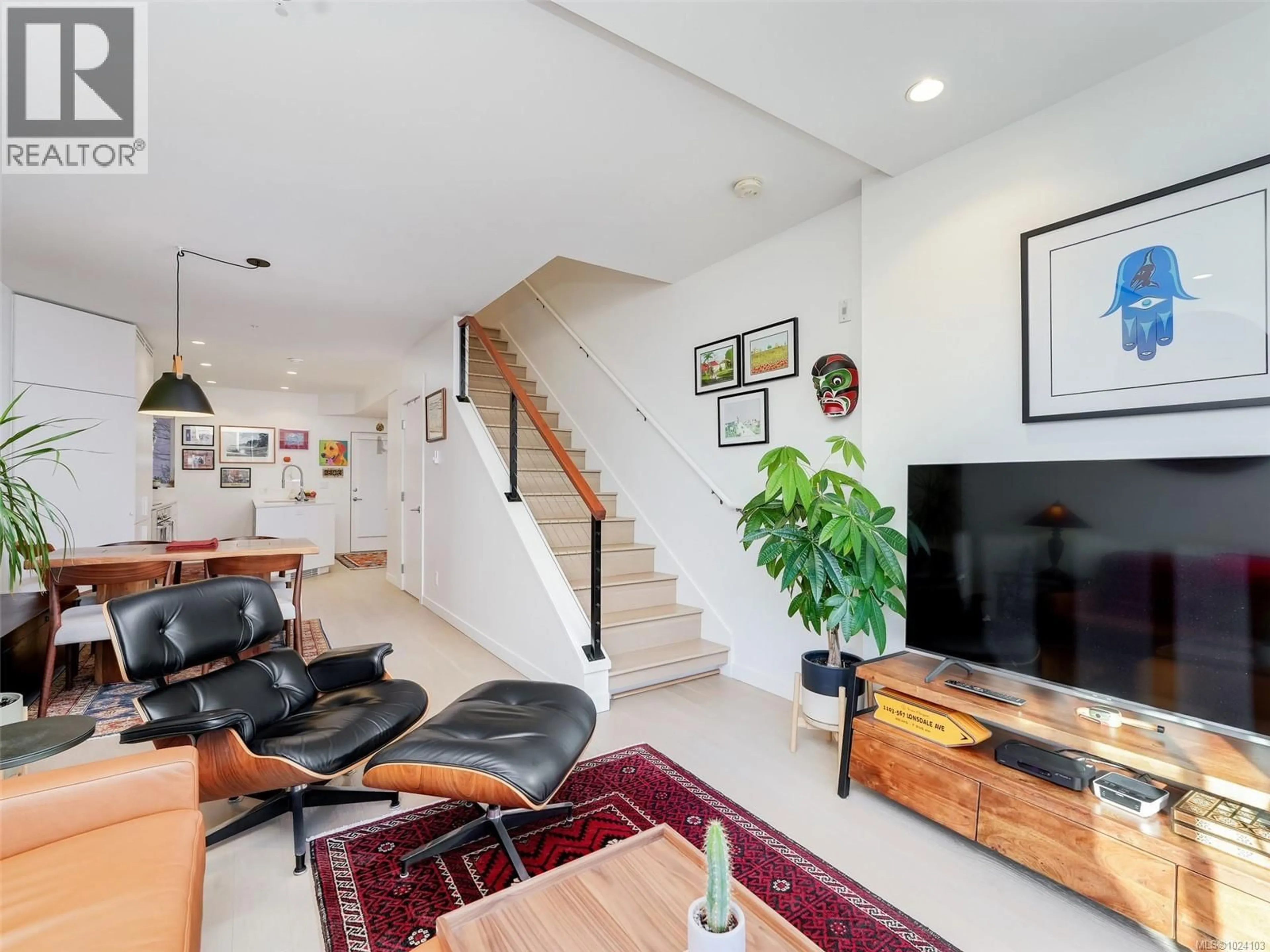 Living room with furniture, unknown for 203 - 430 PARRY STREET, Victoria British Columbia V8V2H7