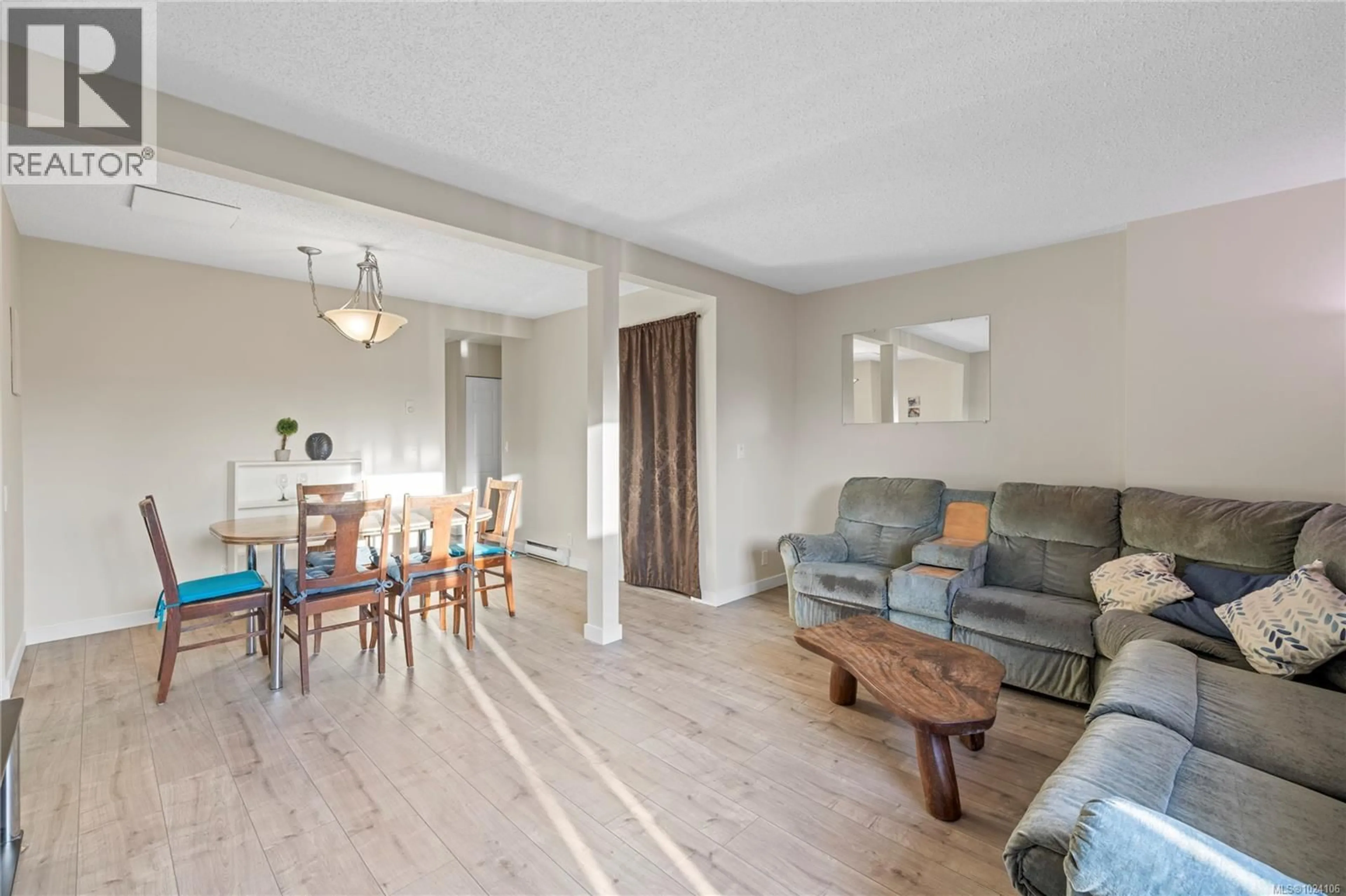 Living room with furniture, unknown for 17 - 25 PRYDE AVENUE, Nanaimo British Columbia V9S4R5