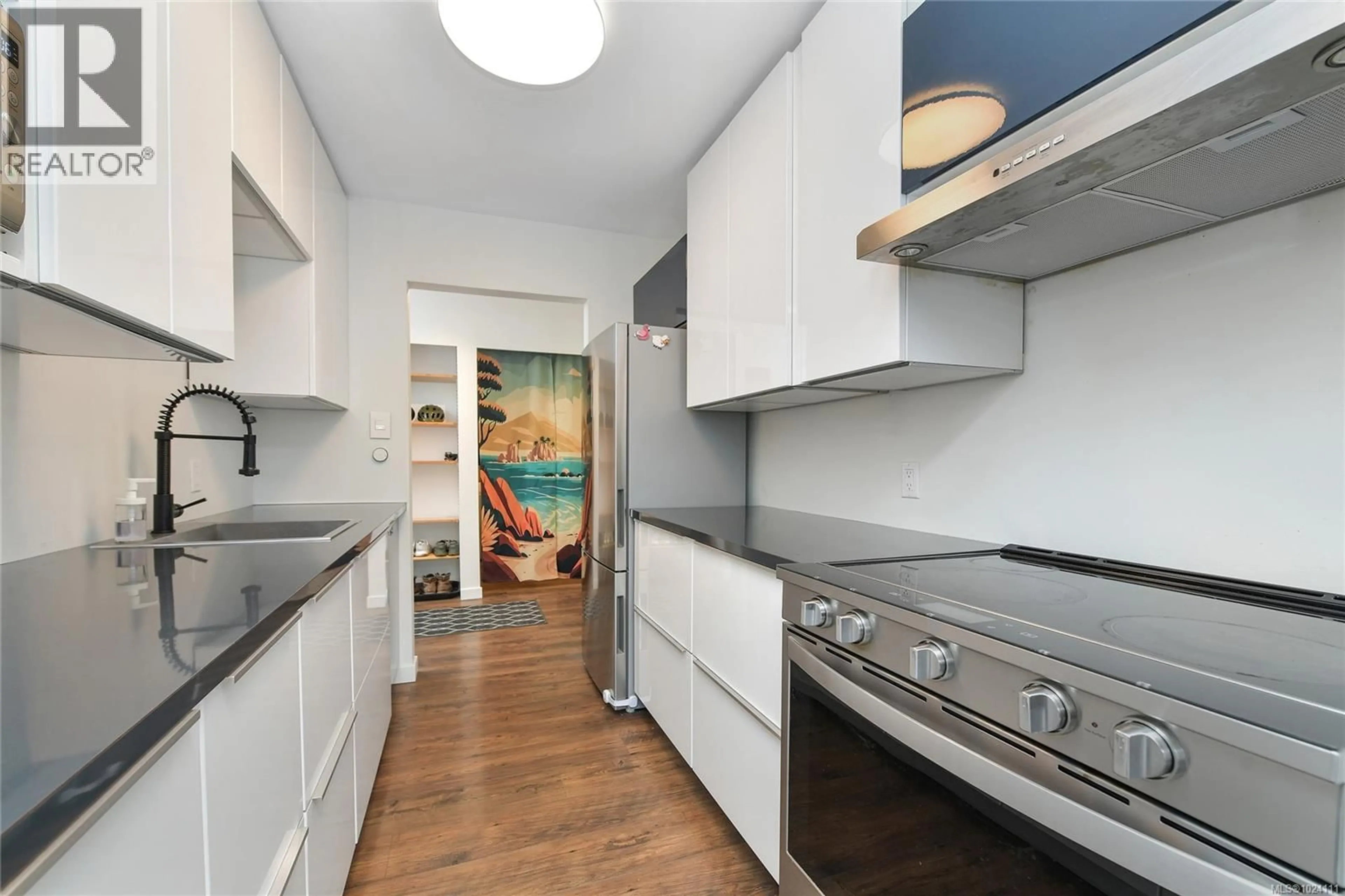 Standard kitchen, unknown for 208 - 955 DINGLEY DELL, Esquimalt British Columbia V9A5R6