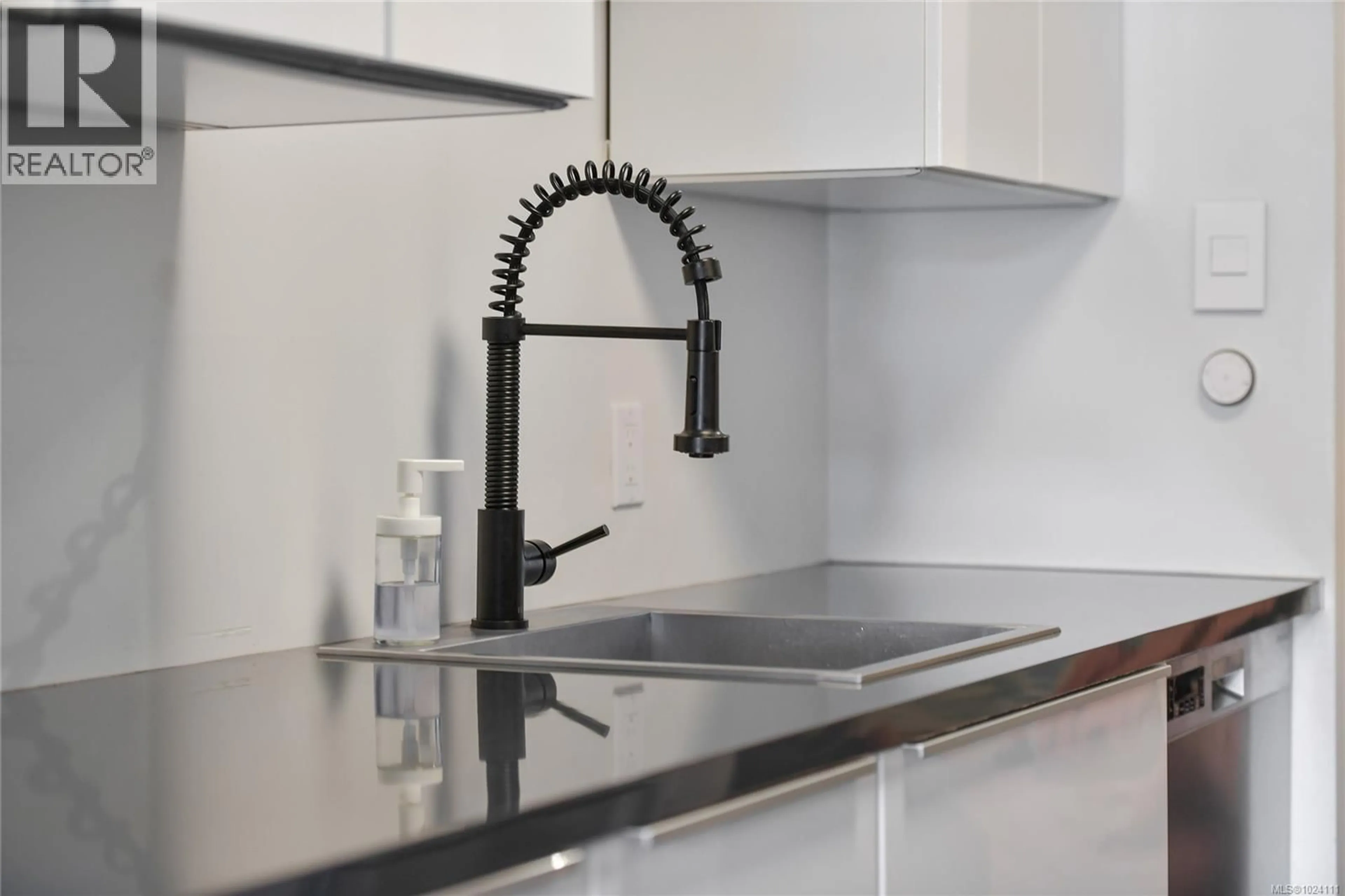 Standard kitchen, unknown for 208 - 955 DINGLEY DELL, Esquimalt British Columbia V9A5R6