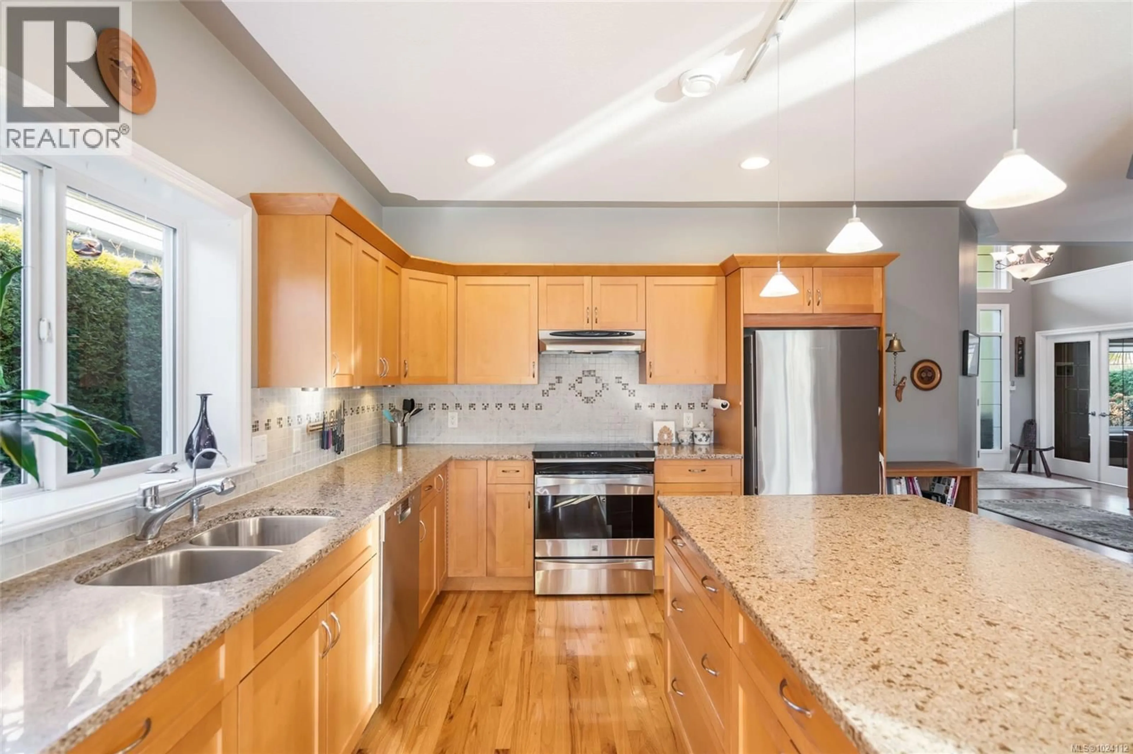 Open concept kitchen, ceramic/tile floor for 656 MORNINGSTAR DRIVE, Parksville British Columbia V9P2W3