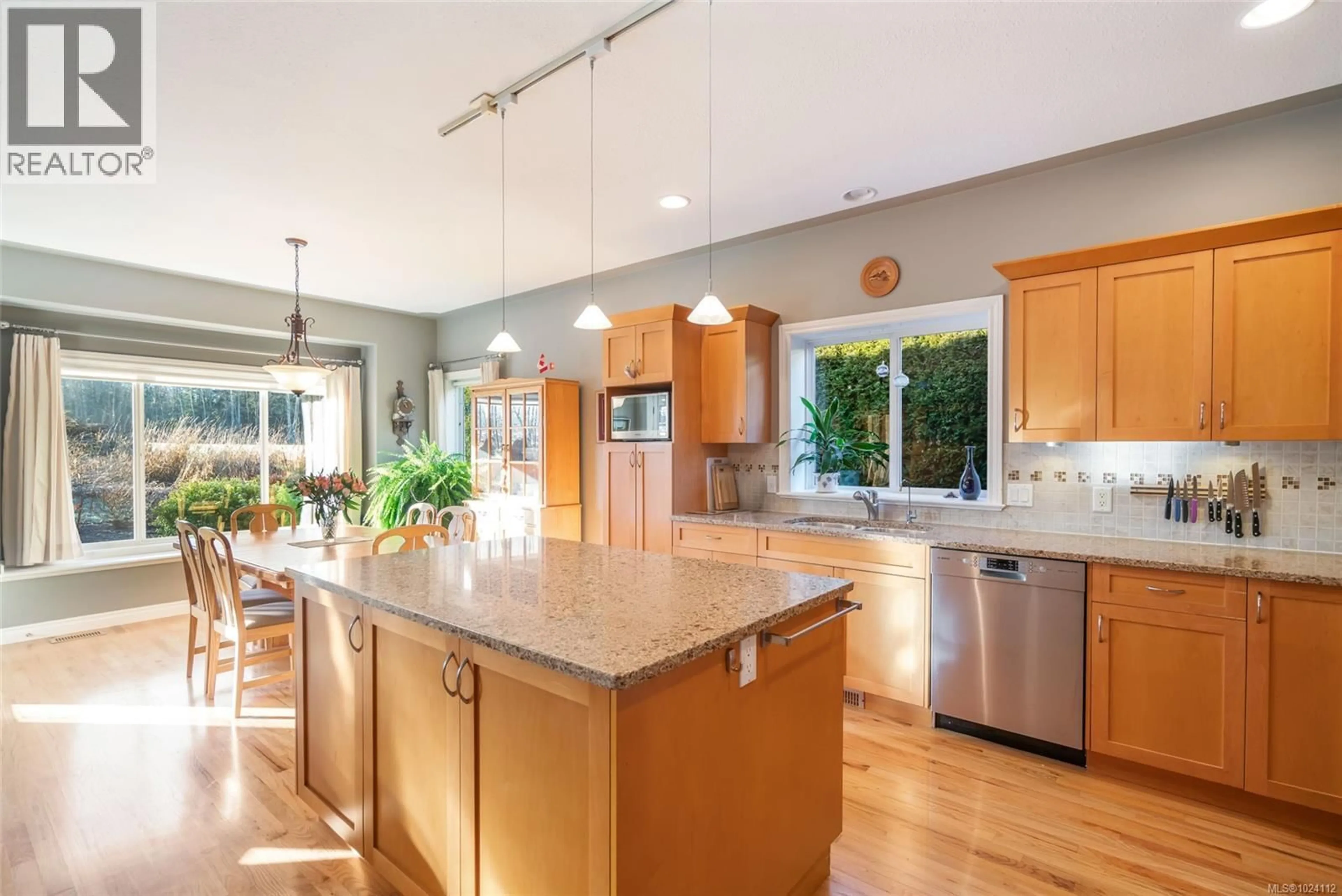 Open concept kitchen, unknown for 656 MORNINGSTAR DRIVE, Parksville British Columbia V9P2W3