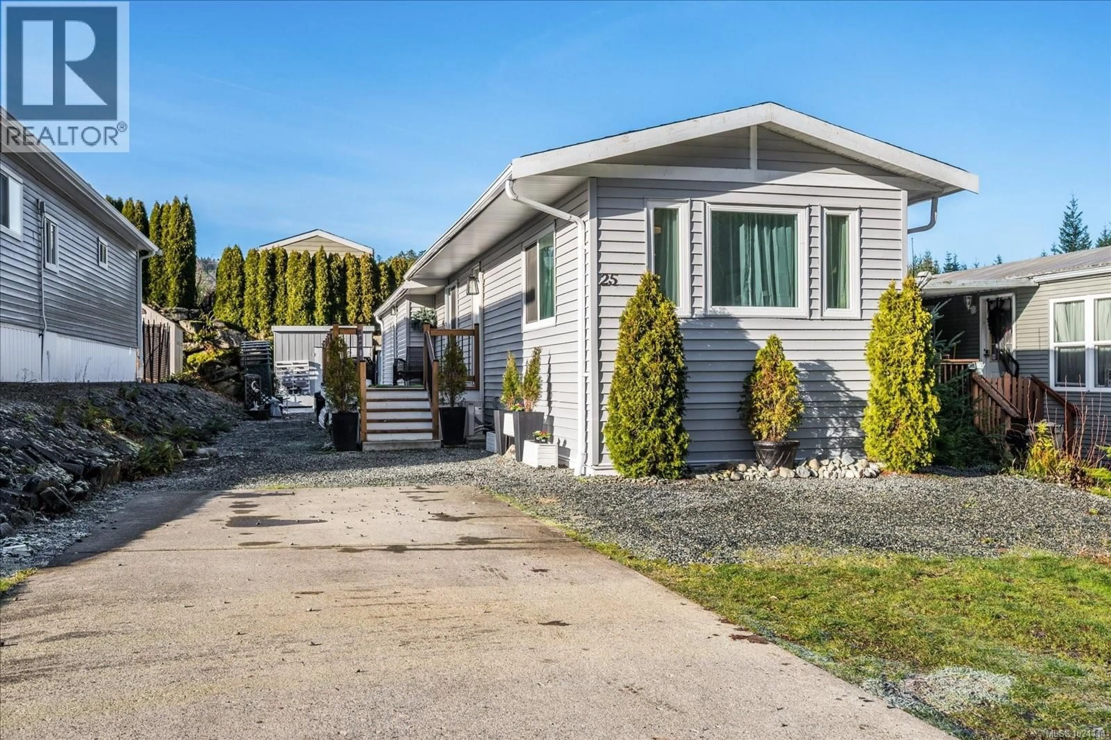 Home with vinyl exterior material, street for 25 - 541 JIM CRAM DRIVE, Ladysmith British Columbia V9G0A5