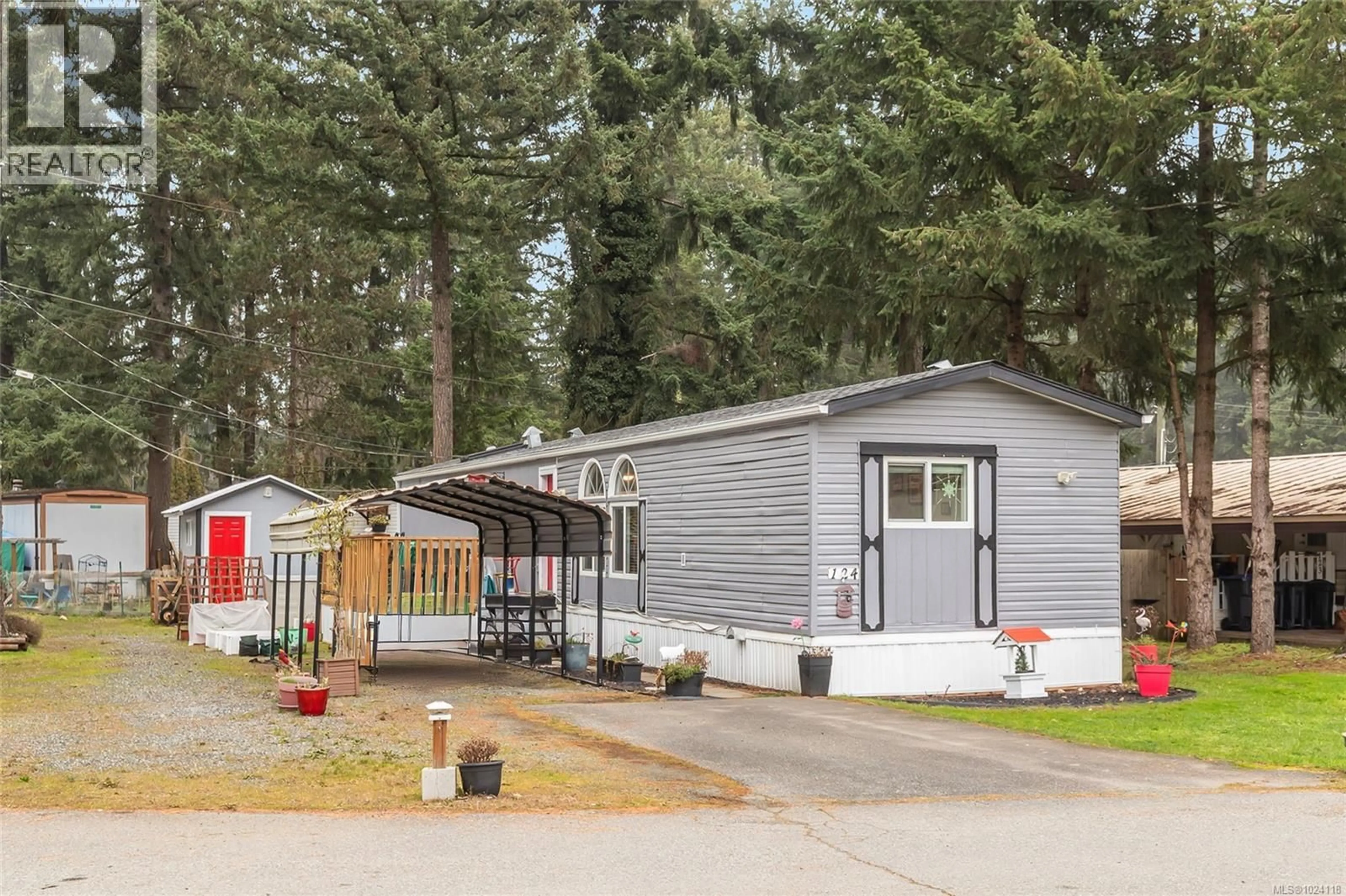 Home with vinyl exterior material, street for 124 - 1736 TIMBERLANDS ROAD, Cassidy British Columbia V9G1K3