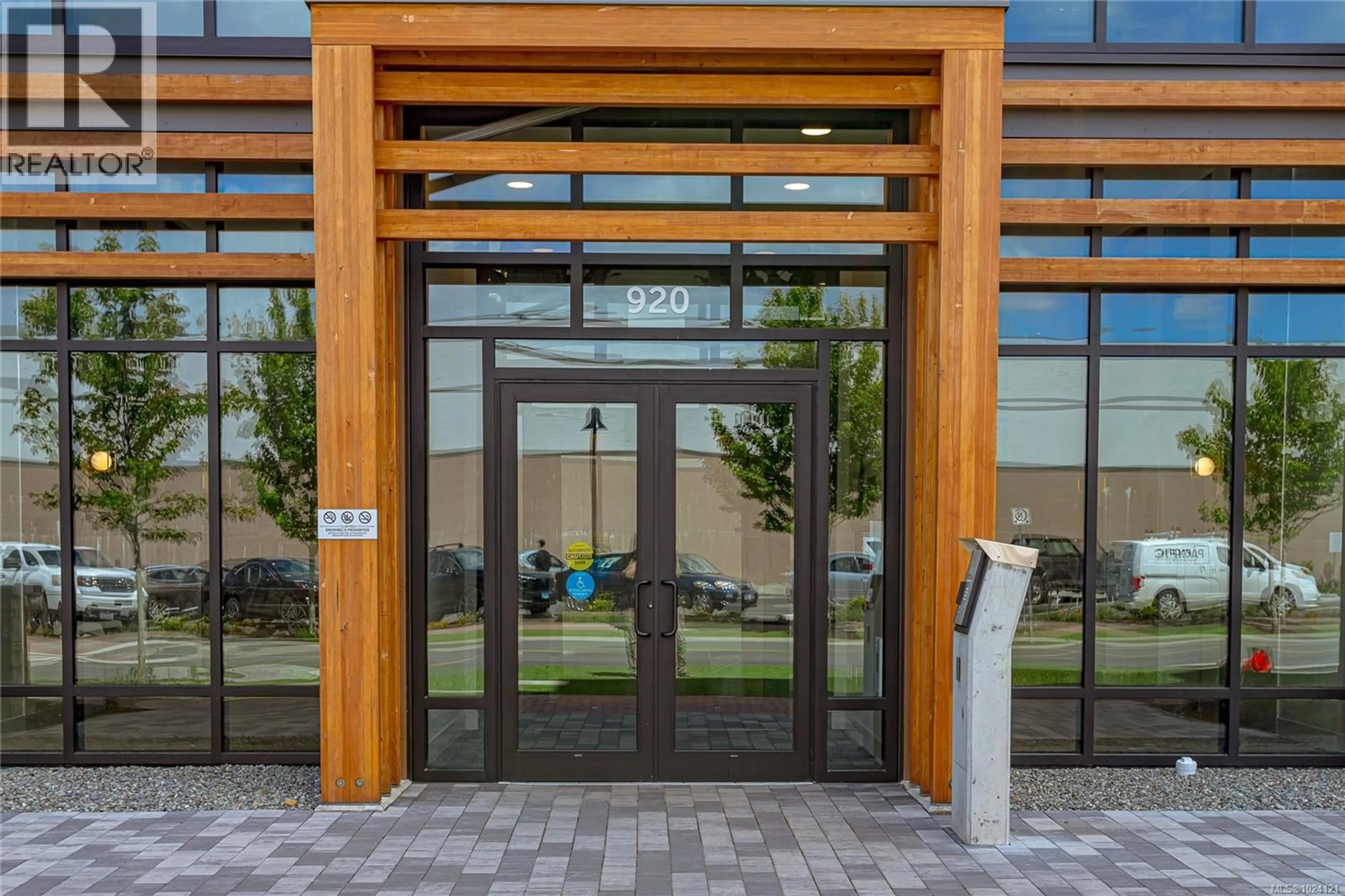 Indoor foyer for 127 - 920 REUNION AVENUE, Langford British Columbia V9B0W8