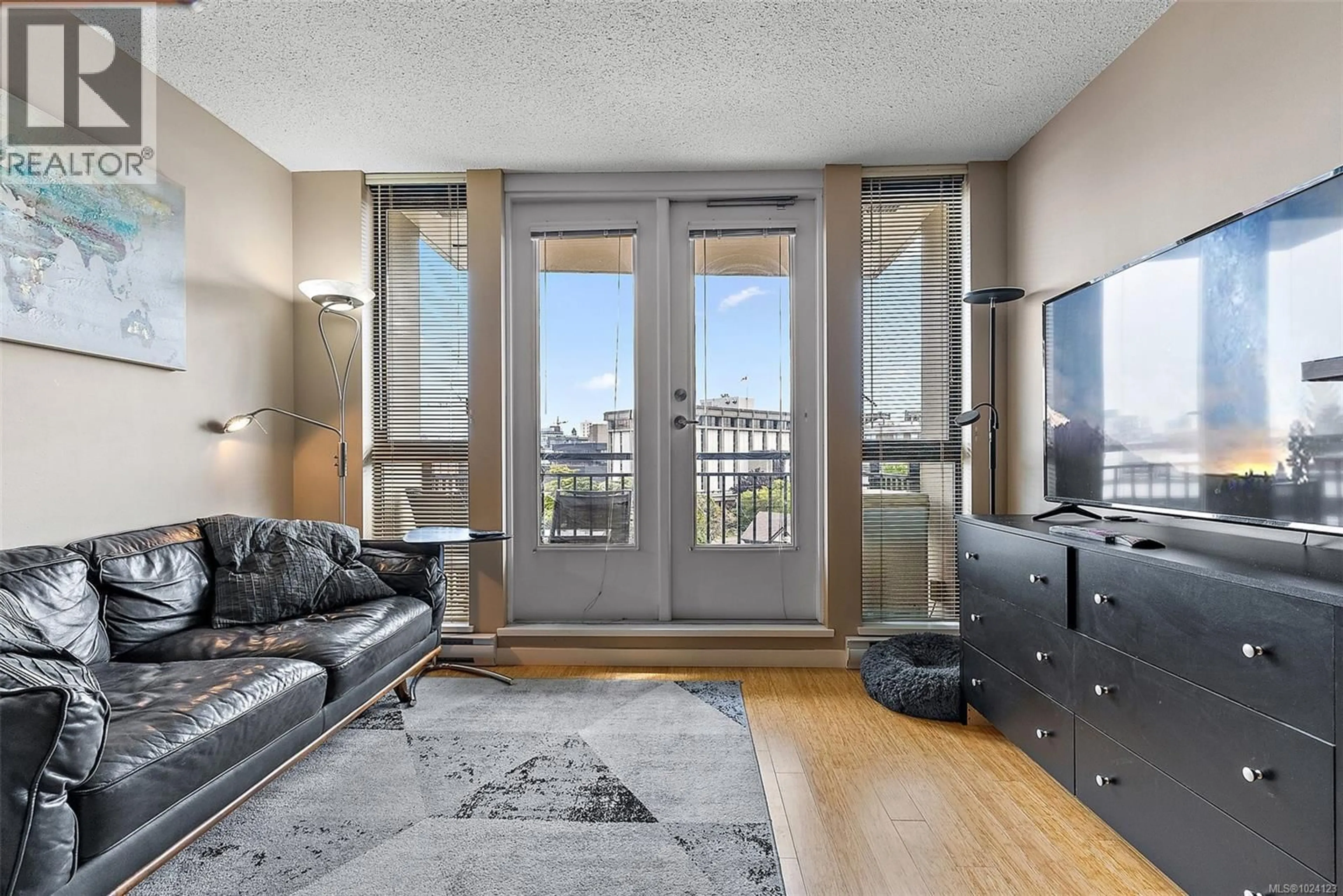 Living room with furniture, unknown for 1103 - 751 FAIRFIELD ROAD, Victoria British Columbia V8W4A4