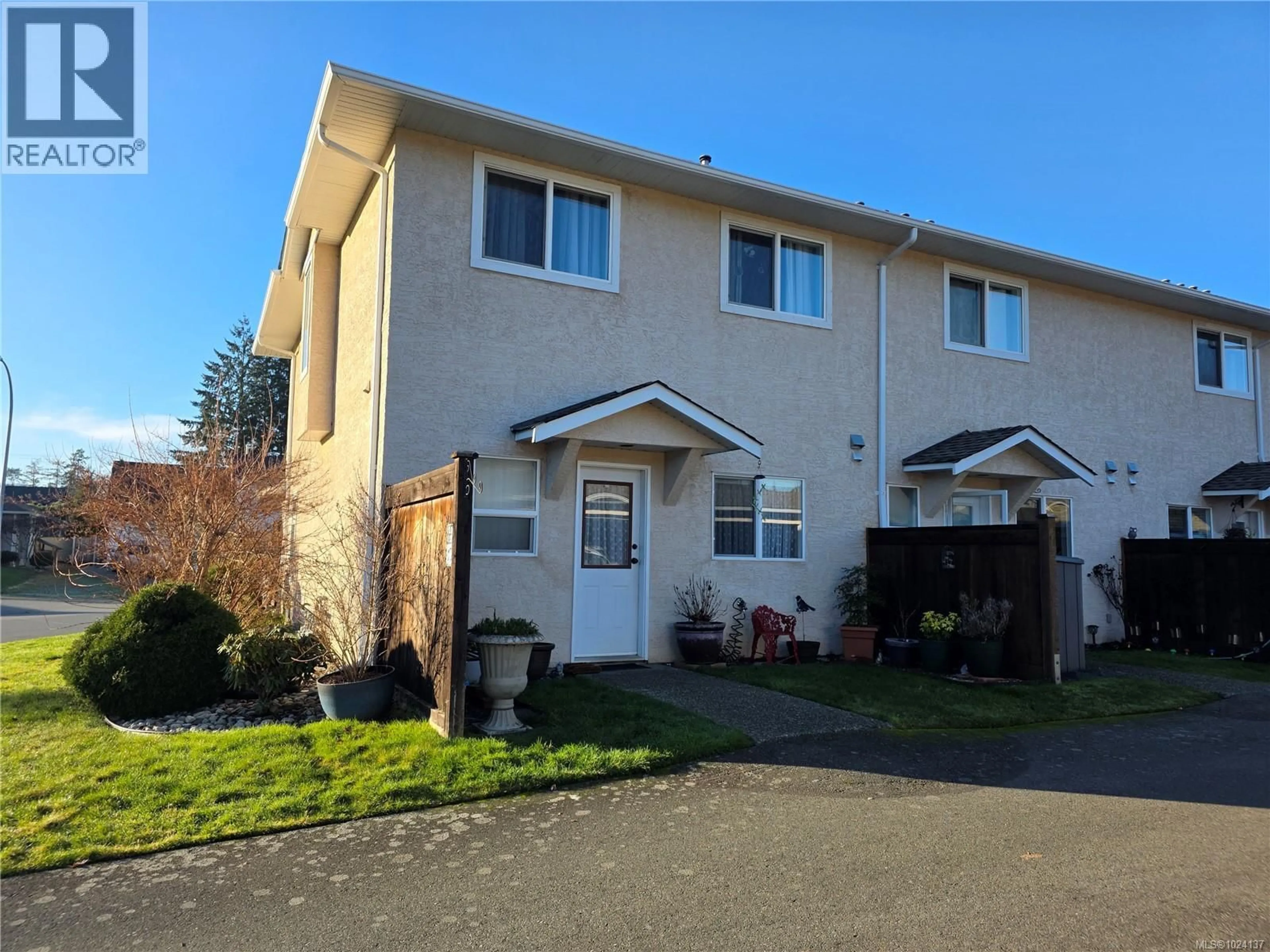 A pic from outside/outdoor area/front of a property/back of a property/a pic from drone, street for 5413 WOODLAND CRESCENT WEST, Port Alberni British Columbia V9Y8H1