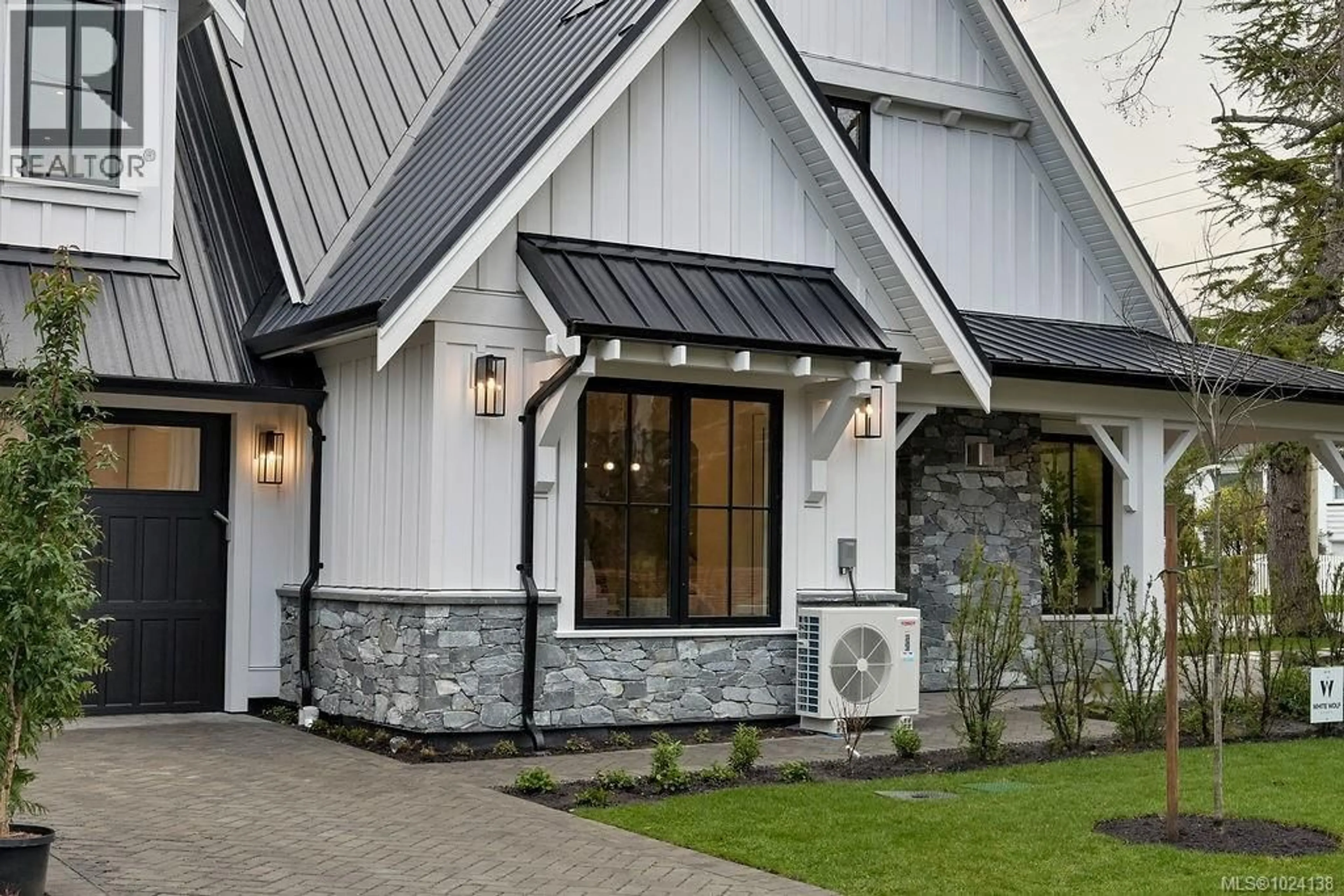 Unknown for 1047 FALKLAND ROAD, Oak Bay British Columbia V8S4M3