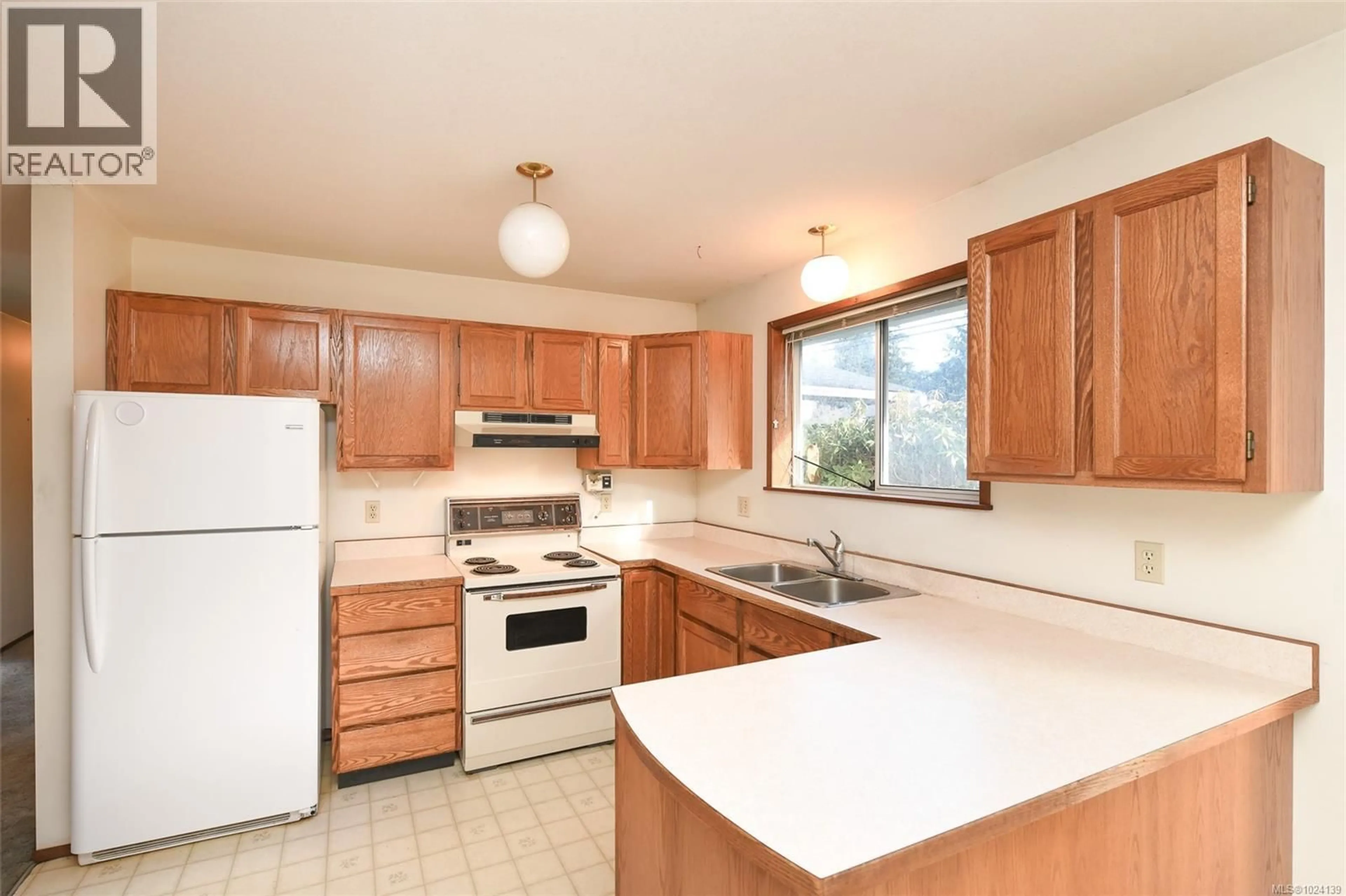 Standard kitchen, unknown for 613 PRITCHARD ROAD, Comox British Columbia V9M3J1