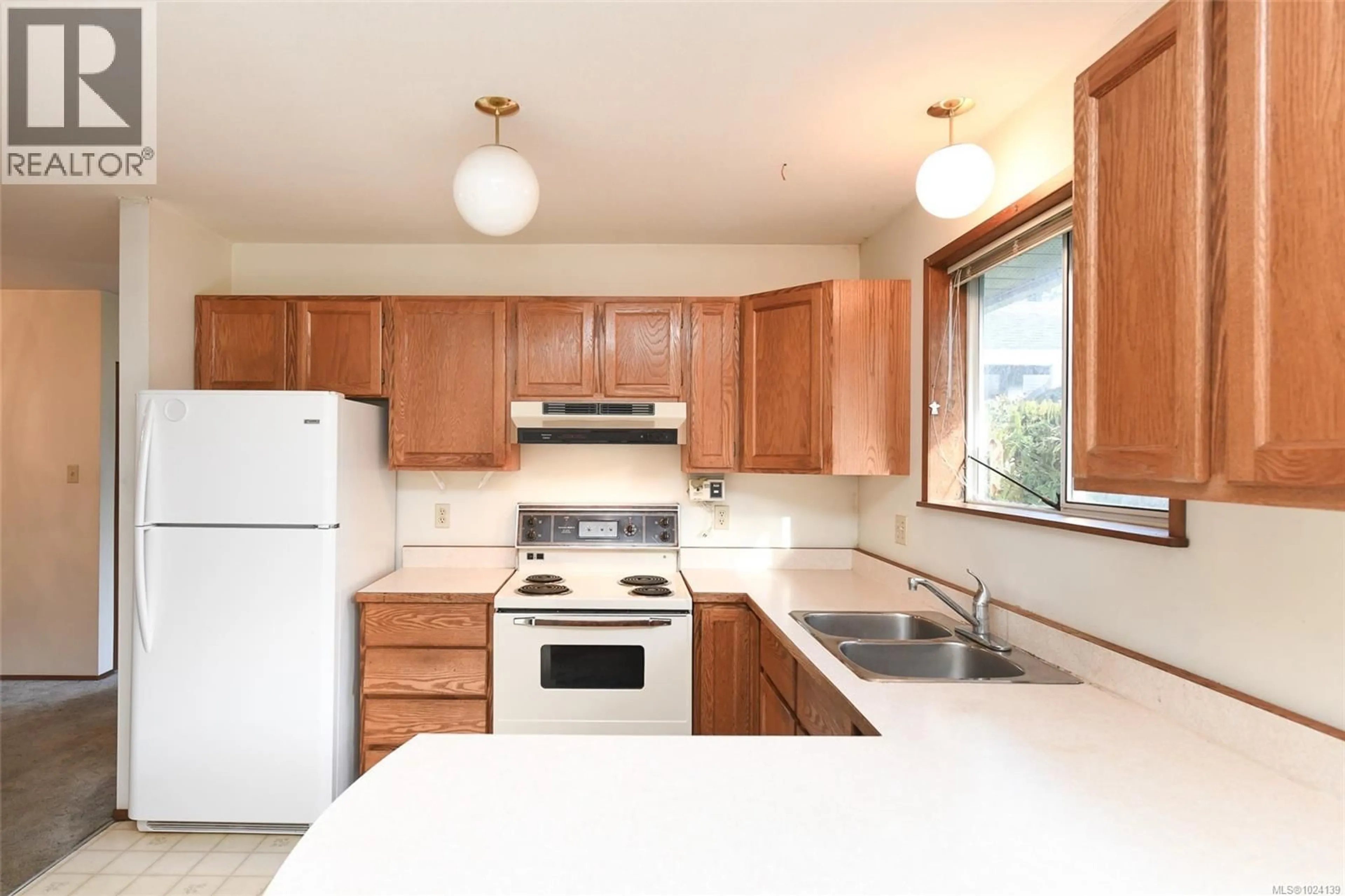 Standard kitchen, unknown for 613 PRITCHARD ROAD, Comox British Columbia V9M3J1