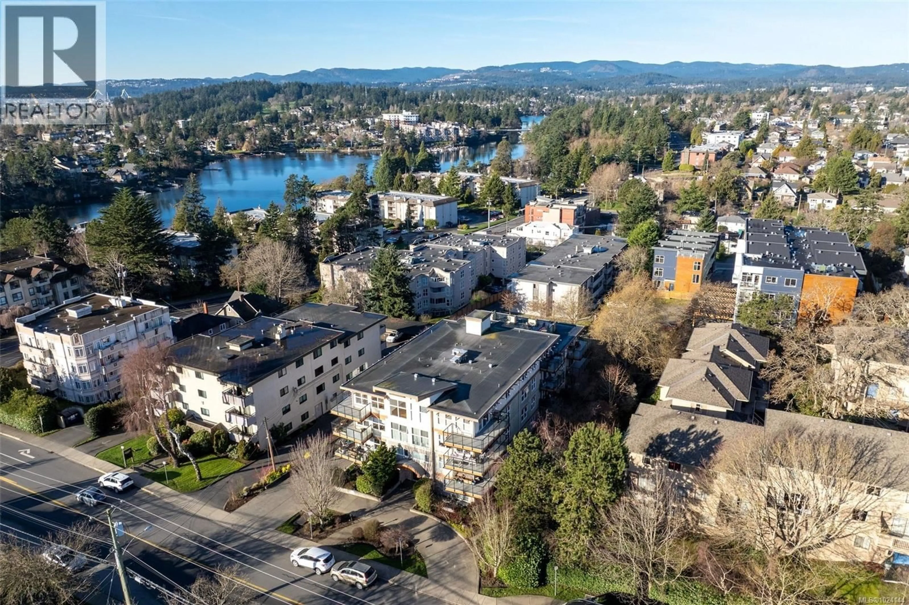 A pic from outside/outdoor area/front of a property/back of a property/a pic from drone, water/lake/river/ocean view for 502 - 2940 HARRIET ROAD, Saanich British Columbia V9A1T3