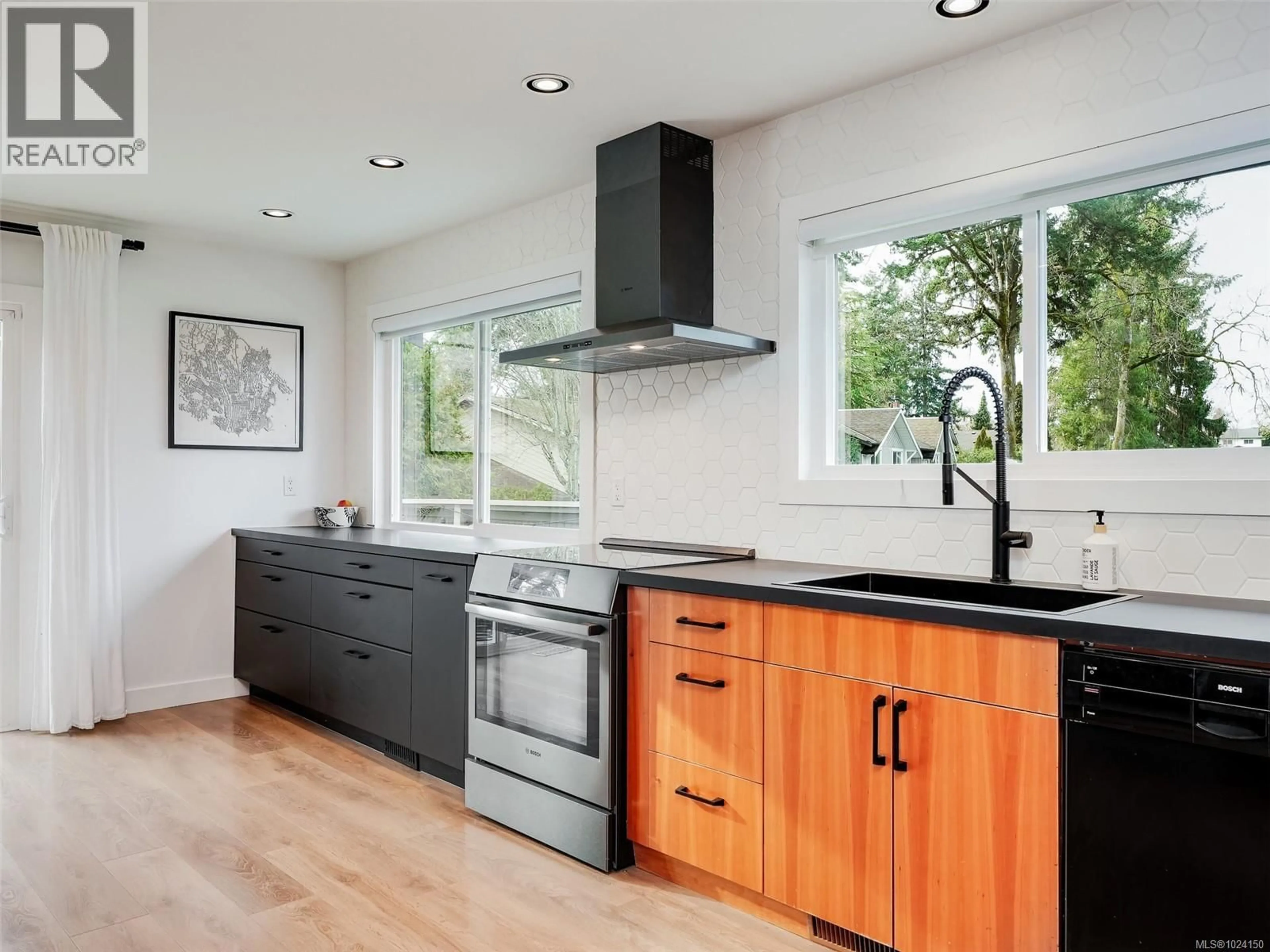 Contemporary kitchen, wood/laminate floor for 1091 BALDWIN PLACE, Saanich British Columbia V8X4G9
