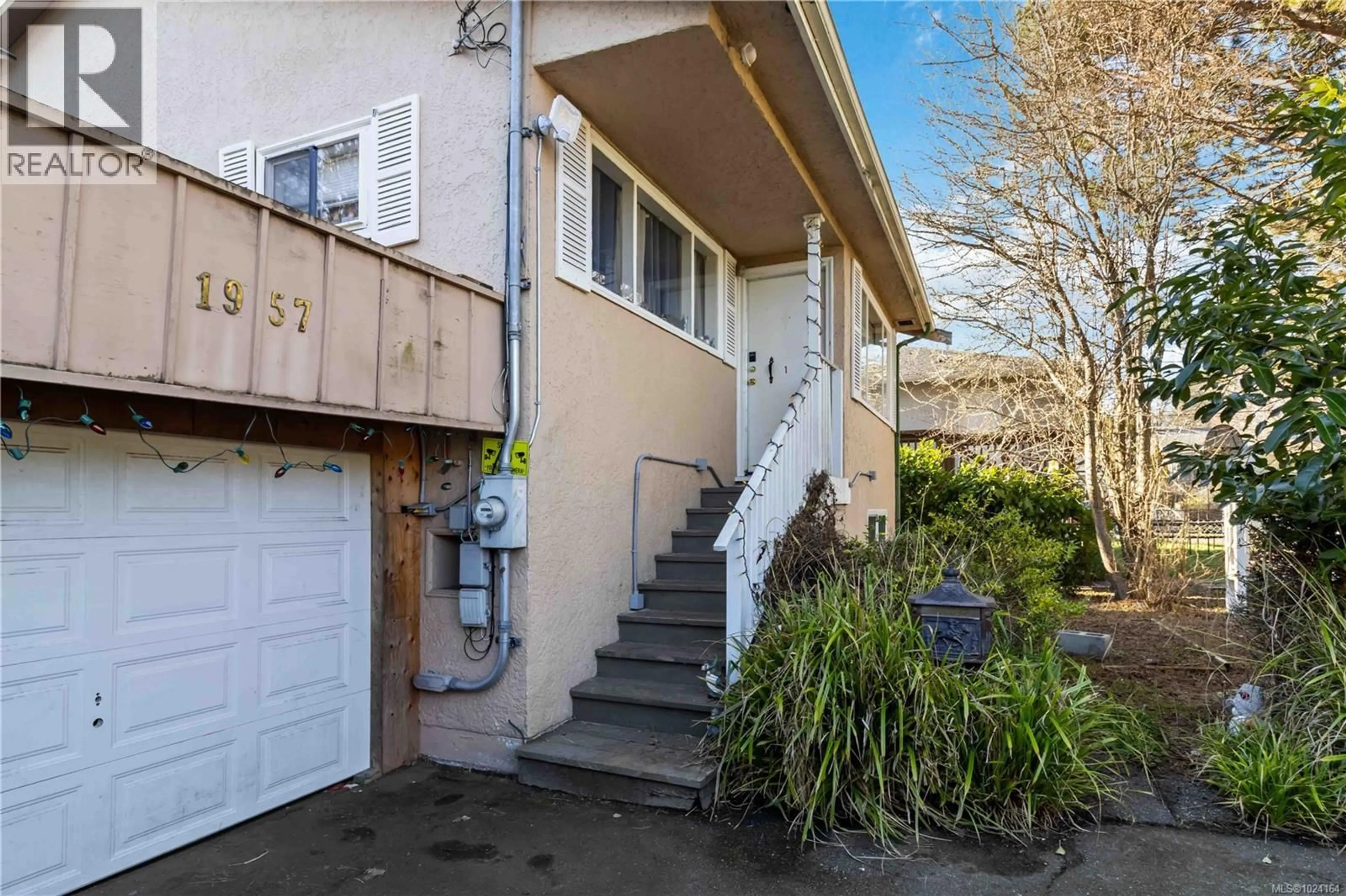 Patio, street for 1957 GRANITE STREET, Victoria British Columbia V8S3G2