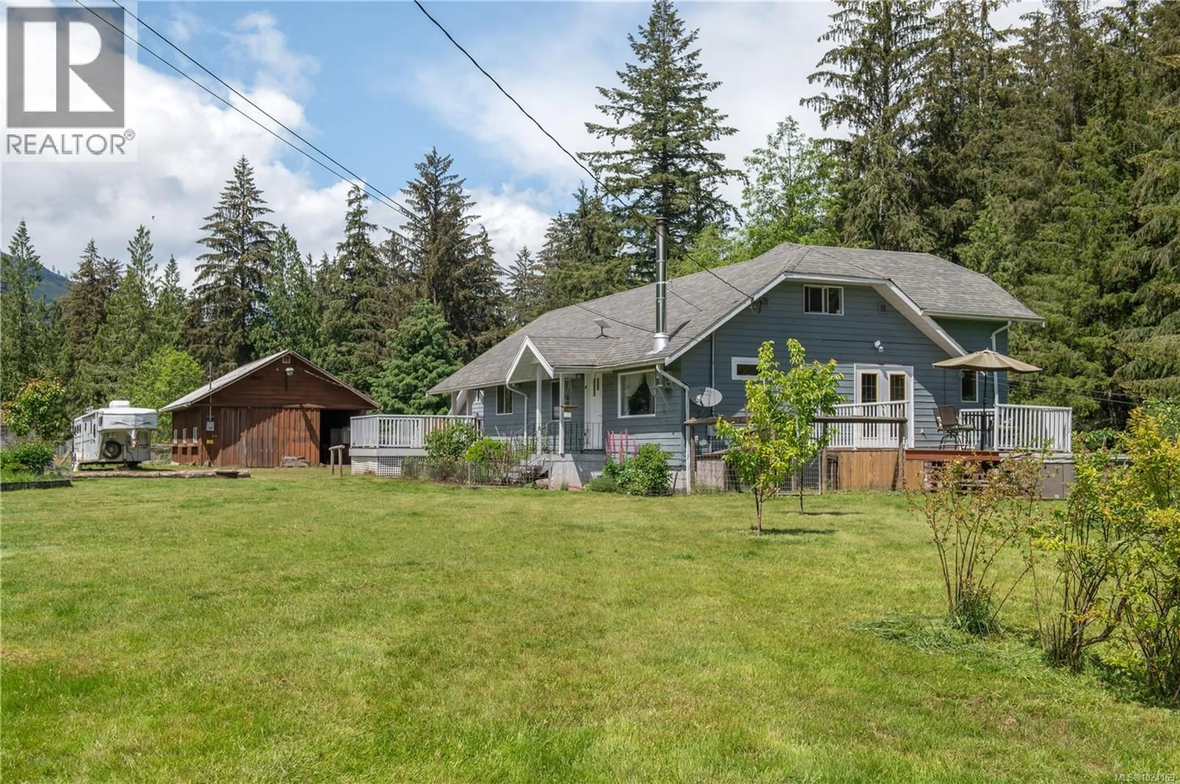 A pic from outside/outdoor area/front of a property/back of a property/a pic from drone, unknown for 870 SAYWARD ROAD, Sayward British Columbia V0P1R0