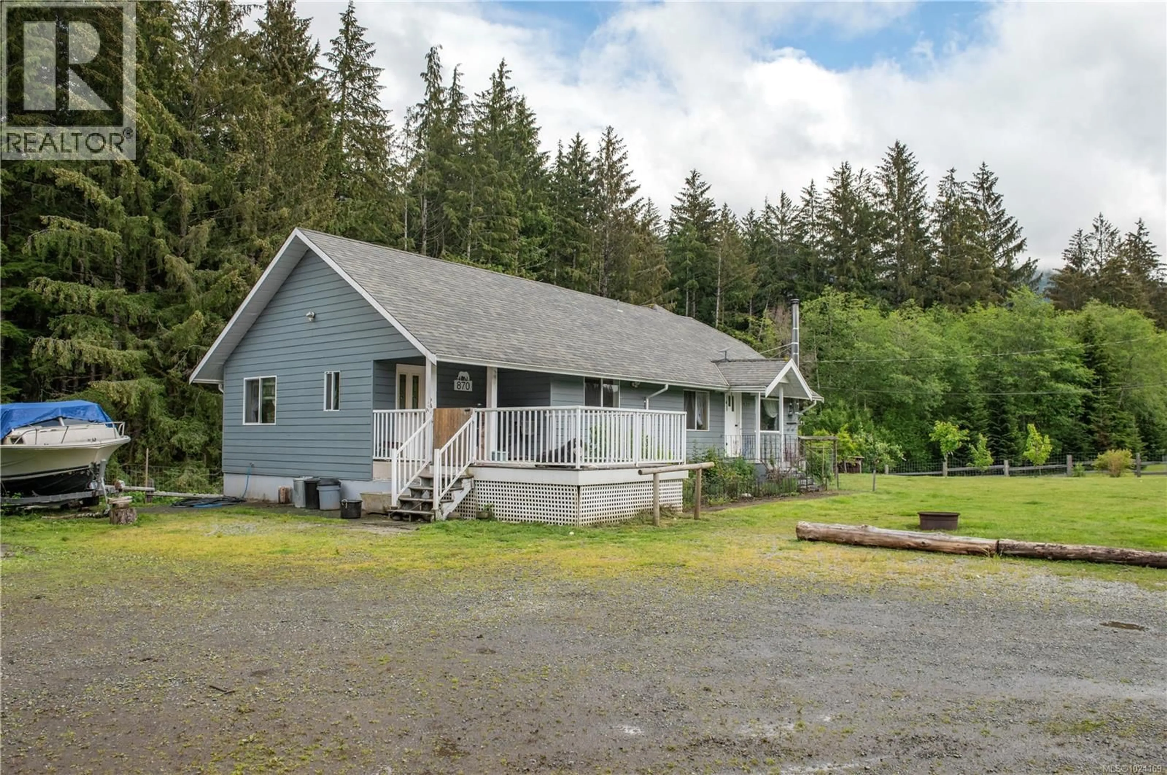 A pic from outside/outdoor area/front of a property/back of a property/a pic from drone, unknown for 870 SAYWARD ROAD, Sayward British Columbia V0P1R0