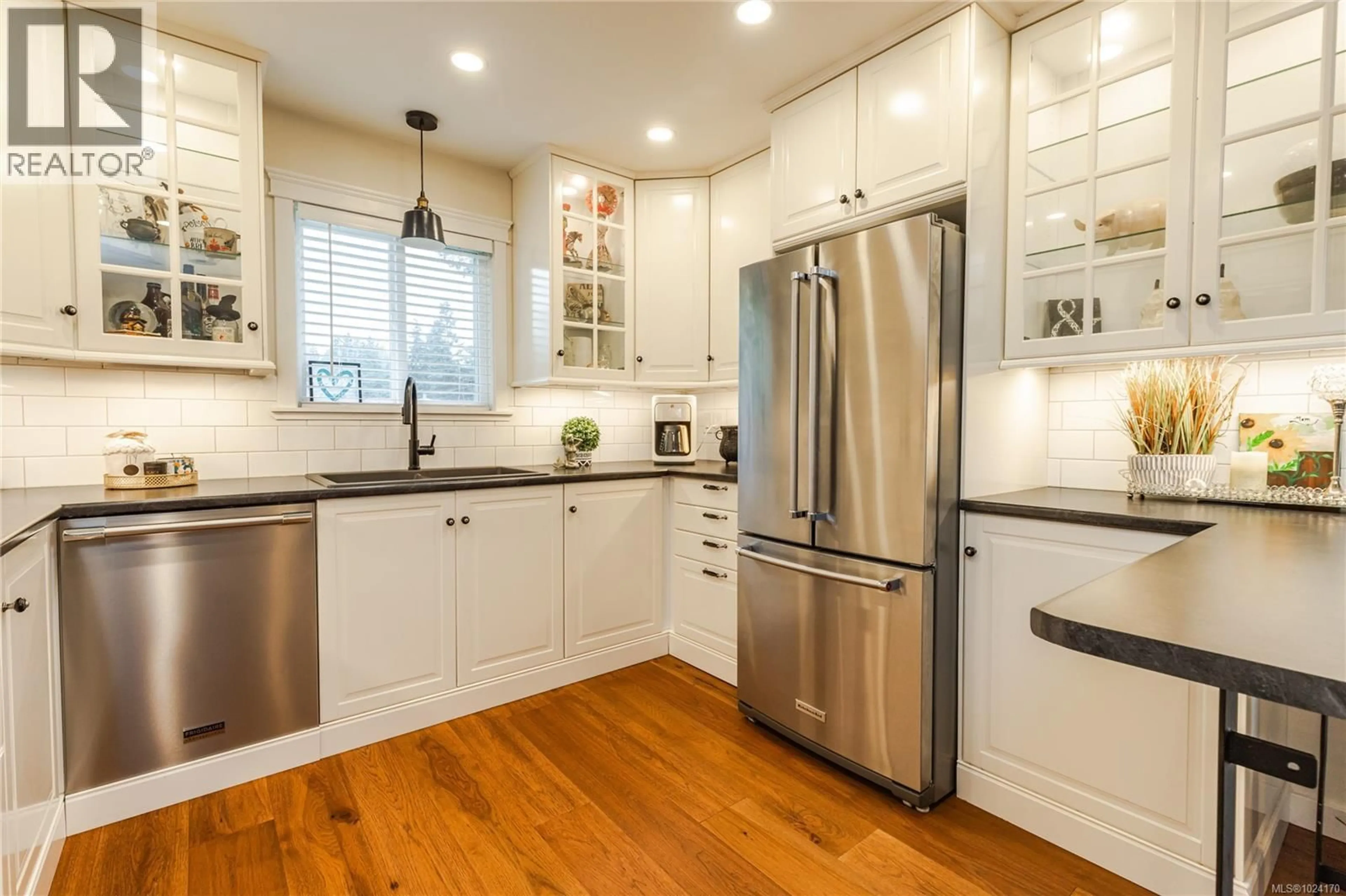 Open concept kitchen, unknown for 2348 THOMAS PLACE, Nanaimo British Columbia V9X1W9