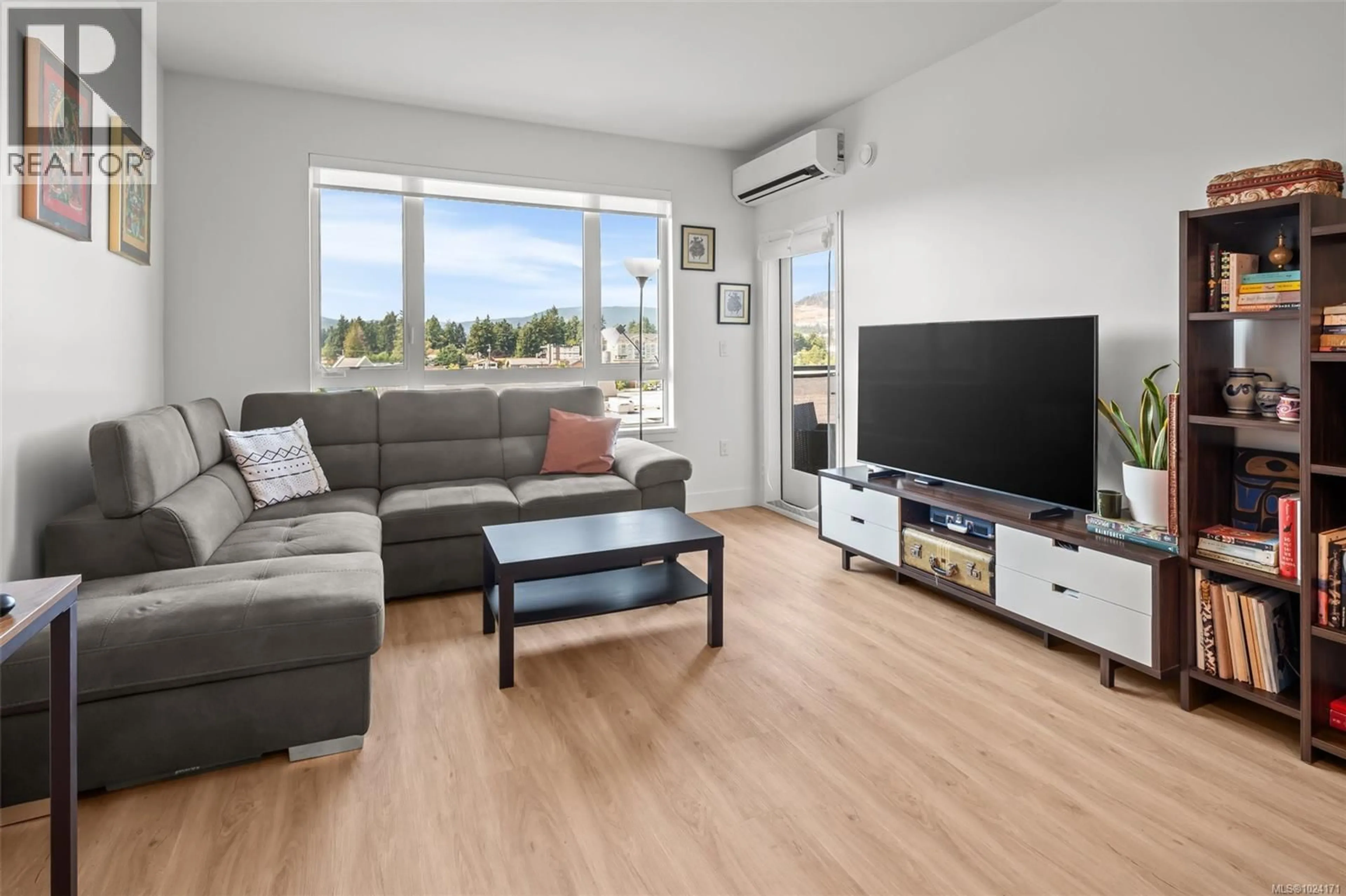 Living room with furniture, unknown for 530 - 920 REUNION AVENUE, Langford British Columbia V9B3Y7