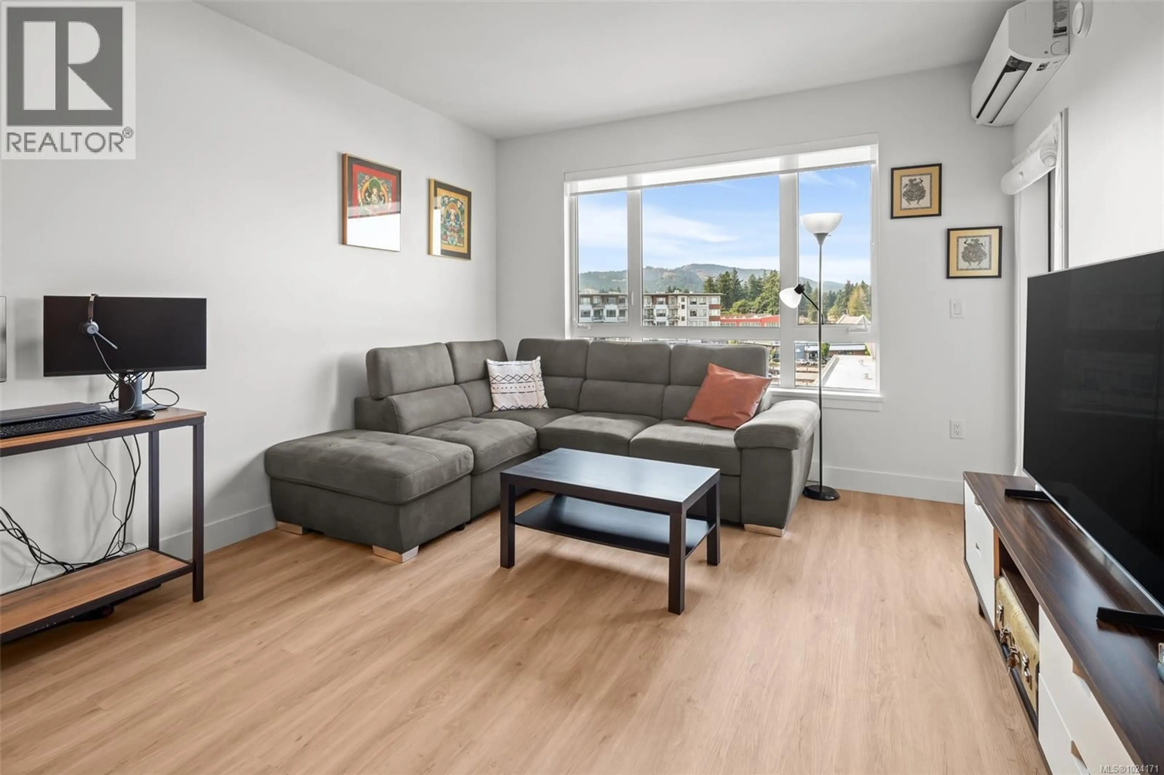 Living room with furniture, wood/laminate floor for 530 - 920 REUNION AVENUE, Langford British Columbia V9B3Y7