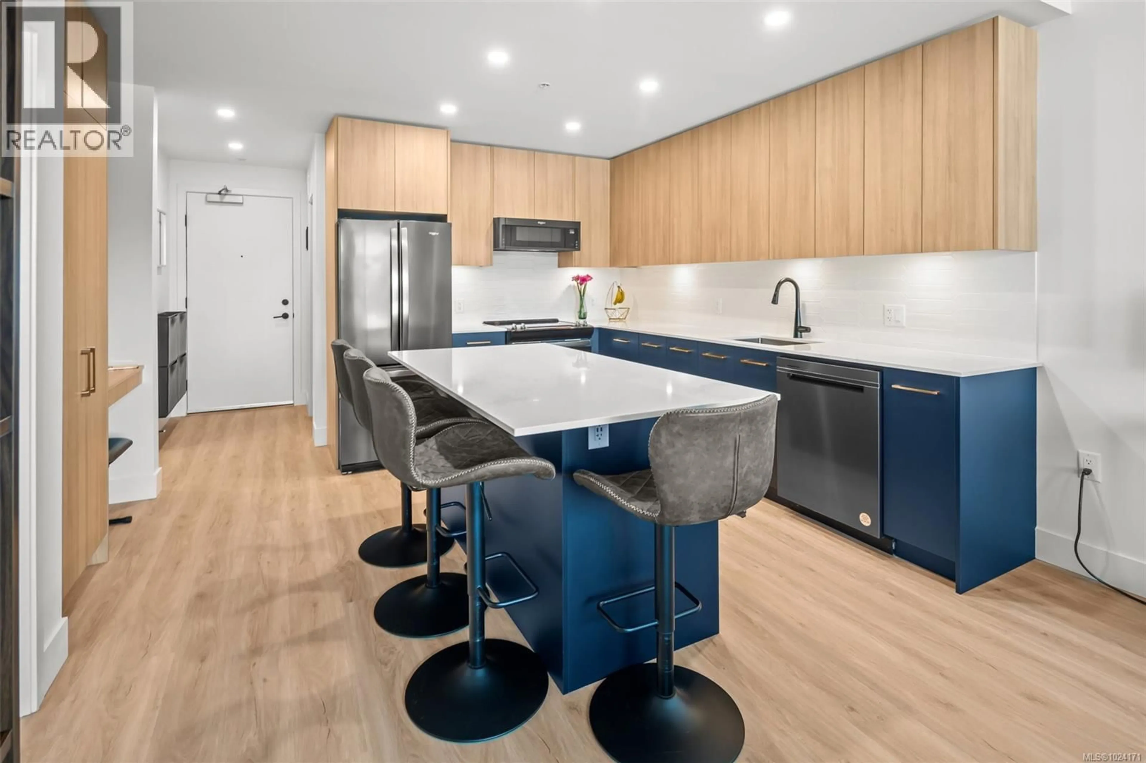 Contemporary kitchen, unknown for 530 - 920 REUNION AVENUE, Langford British Columbia V9B3Y7