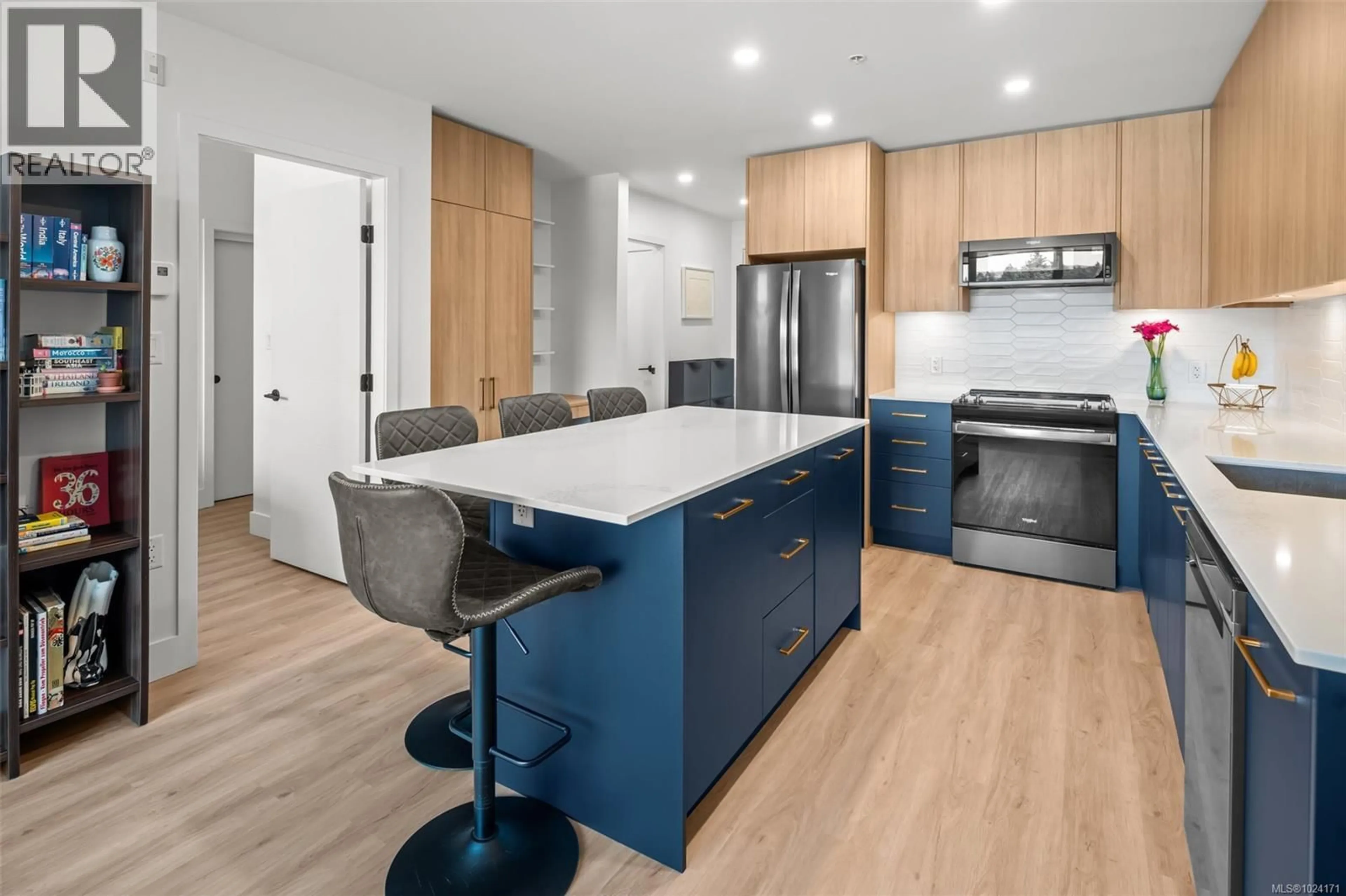 Open concept kitchen, unknown for 530 - 920 REUNION AVENUE, Langford British Columbia V9B3Y7