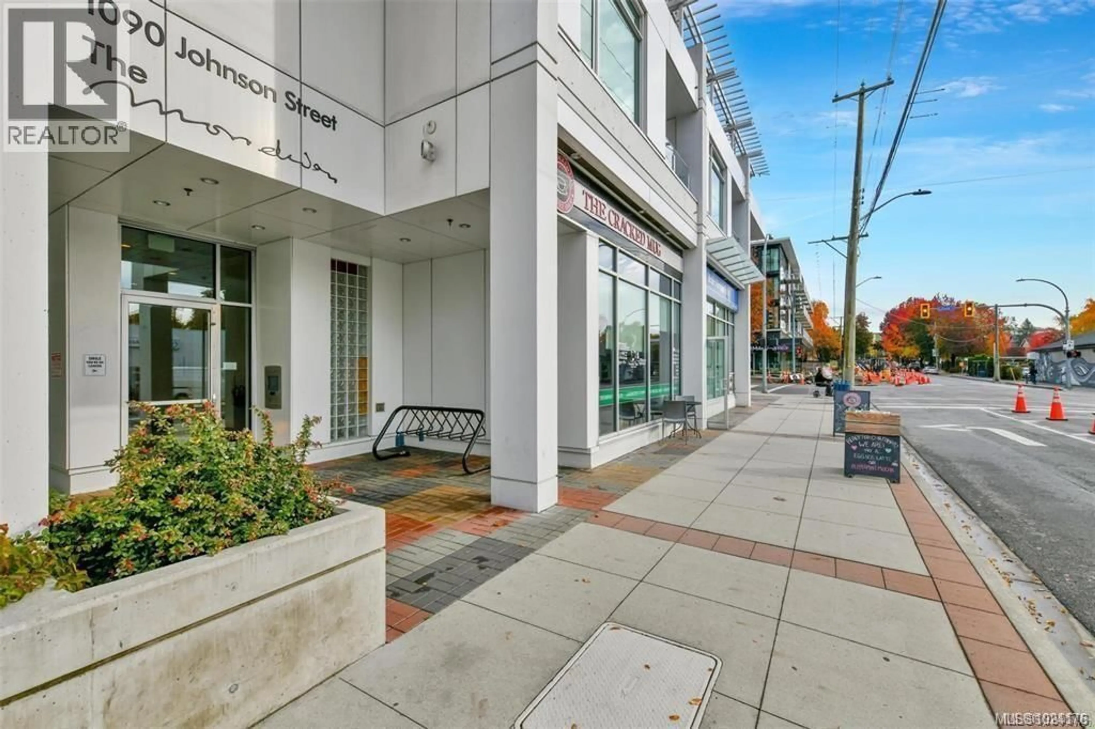 Patio, street for 807 - 1090 JOHNSON STREET, Victoria British Columbia V8V0B3