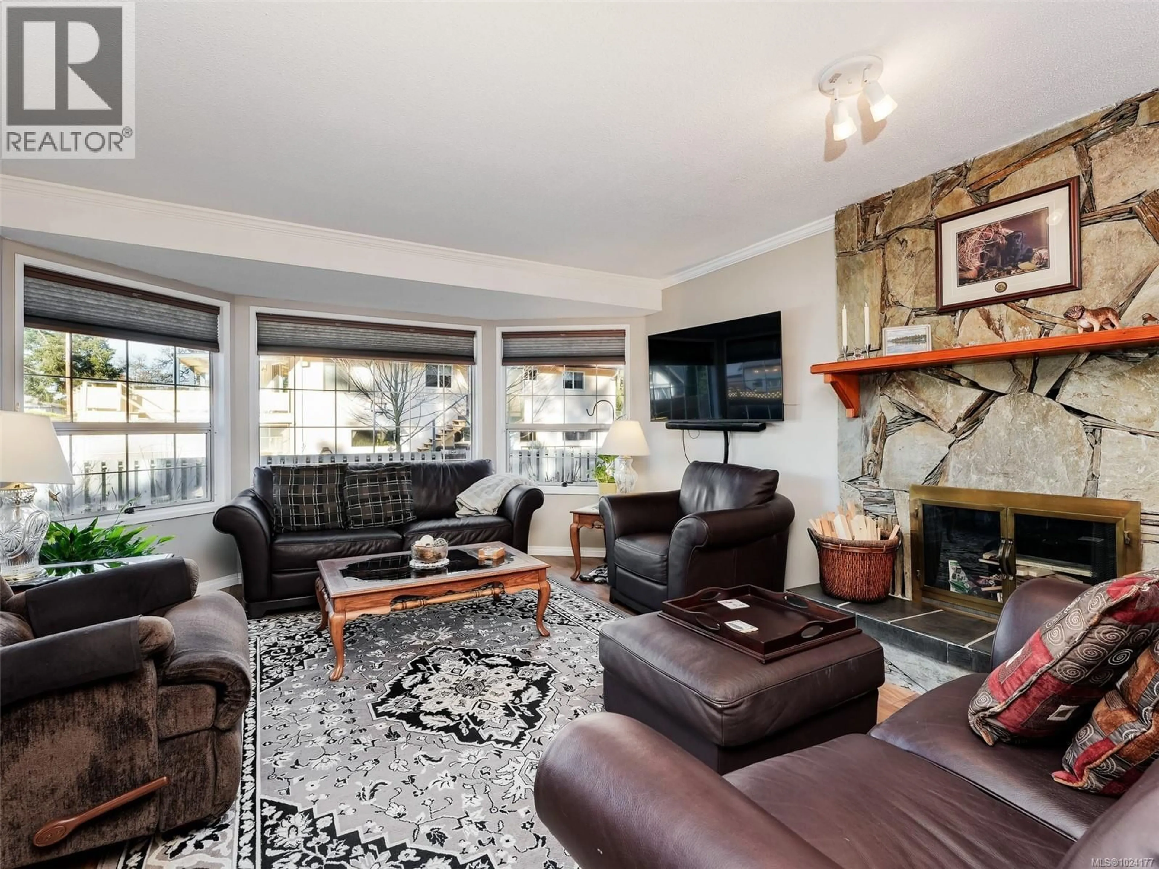 Living room with furniture, unknown for 1189 MARCHANT ROAD, Central Saanich British Columbia V8M1G7