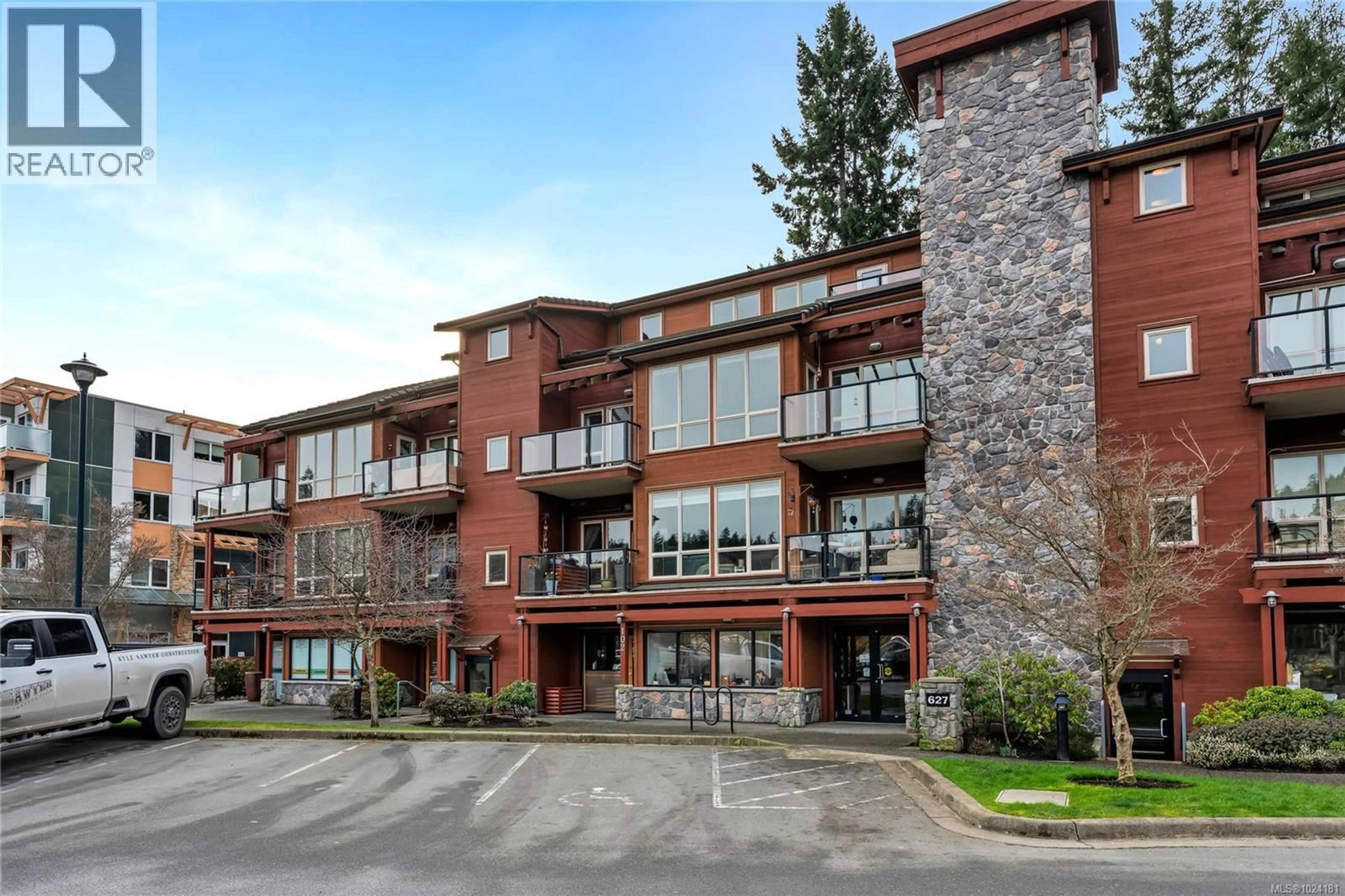 Patio, building for 207 - 627 BROOKSIDE ROAD, Colwood British Columbia V9C0C3