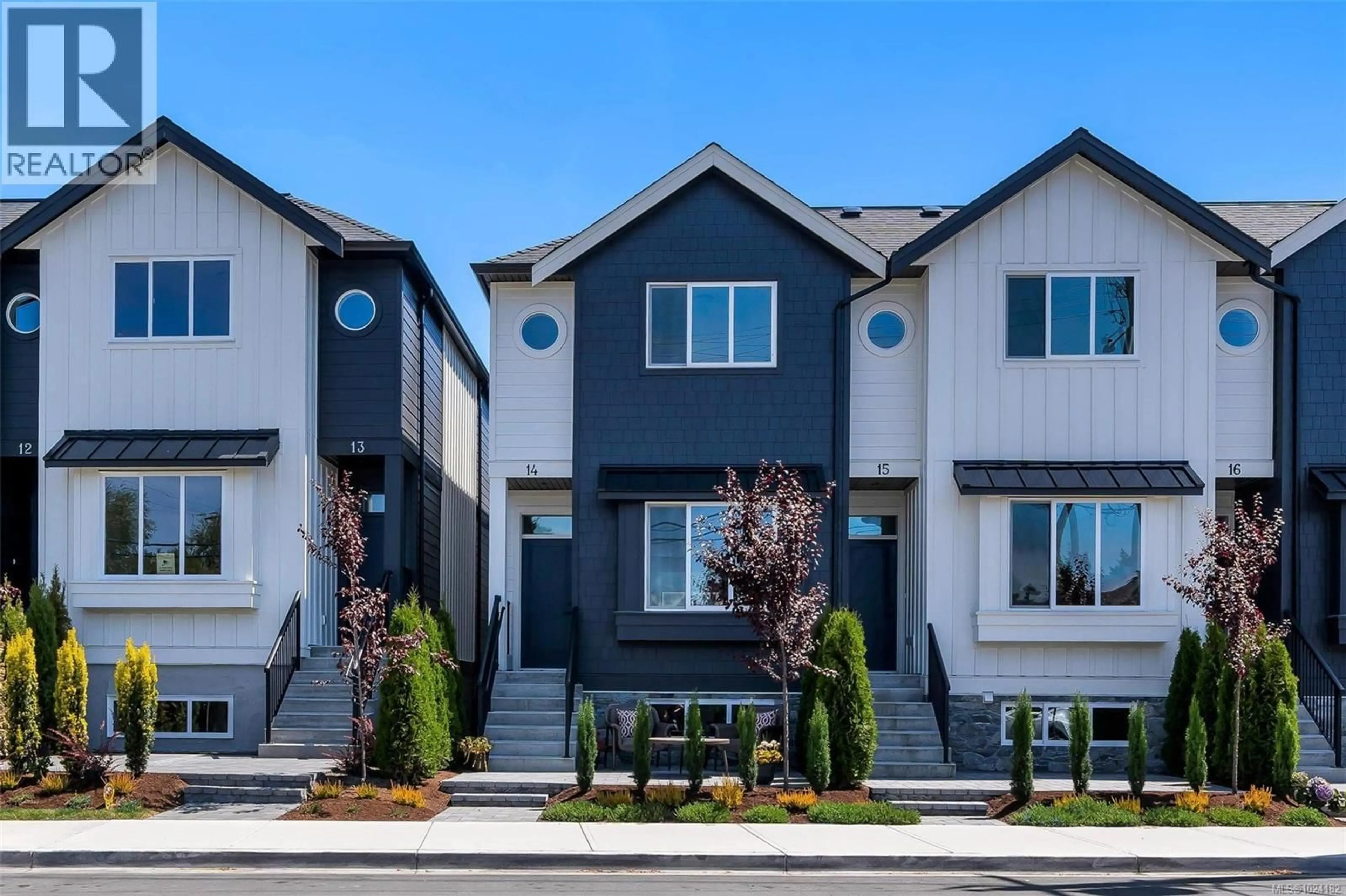 Home with vinyl exterior material, street for 14 - 10145 FIFTH STREET, Sidney British Columbia V8L2X8