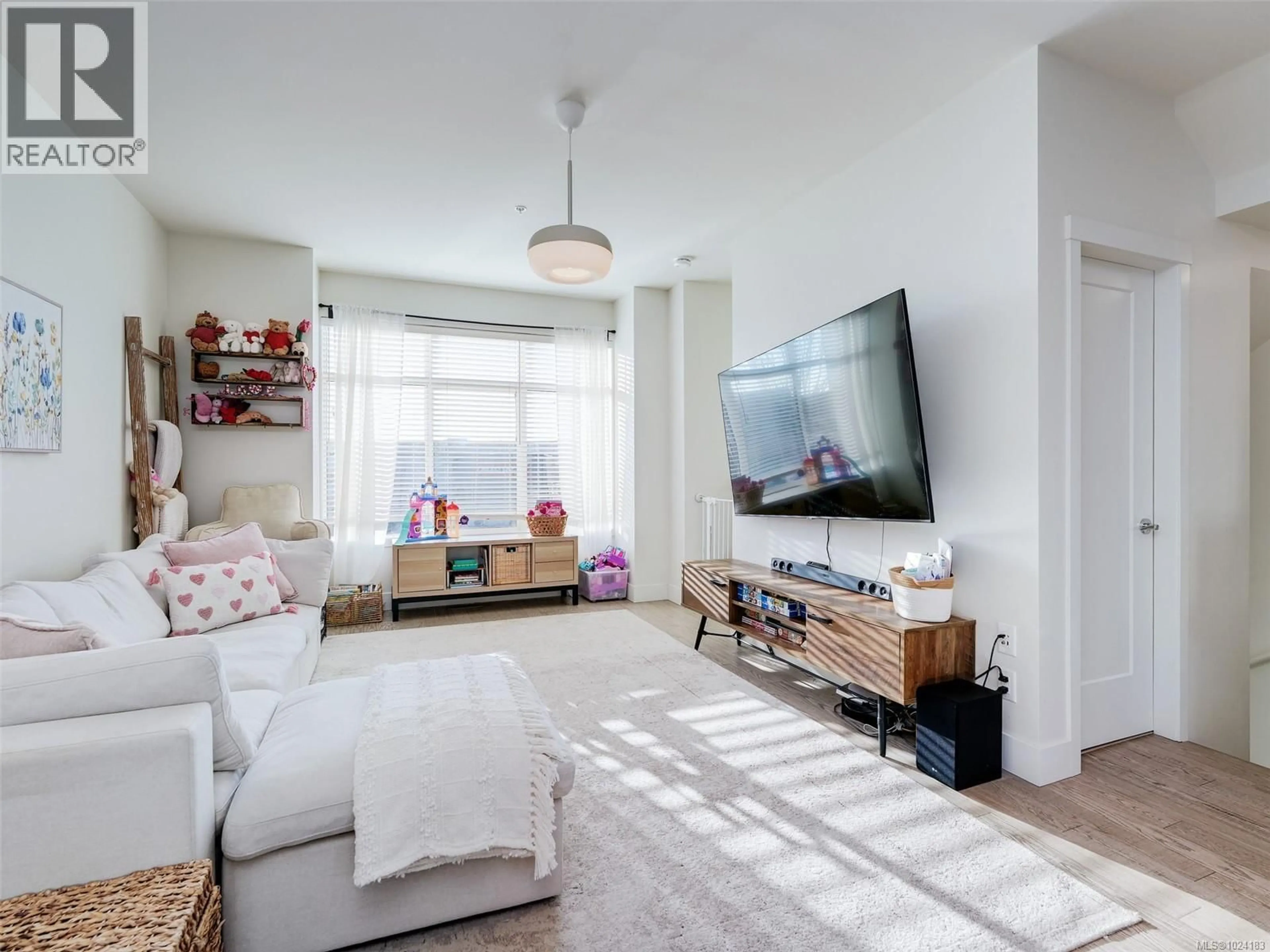 Living room with furniture, unknown for 19 - 350 LATORIA BOULEVARD, Colwood British Columbia V9C0M9