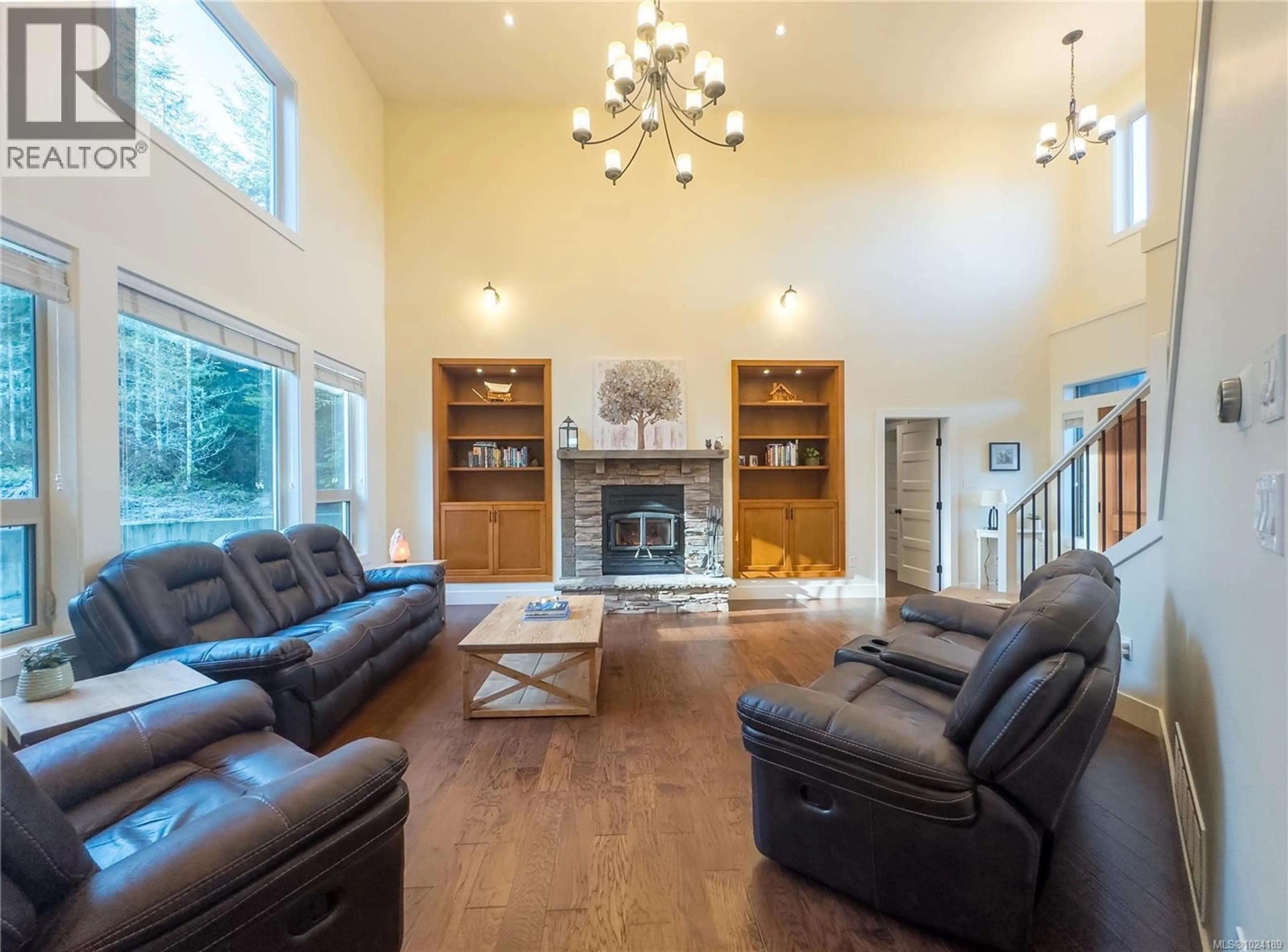 Living room with furniture, wood/laminate floor for 5970 CLEMENTS ROAD, Duncan British Columbia V9L6J8
