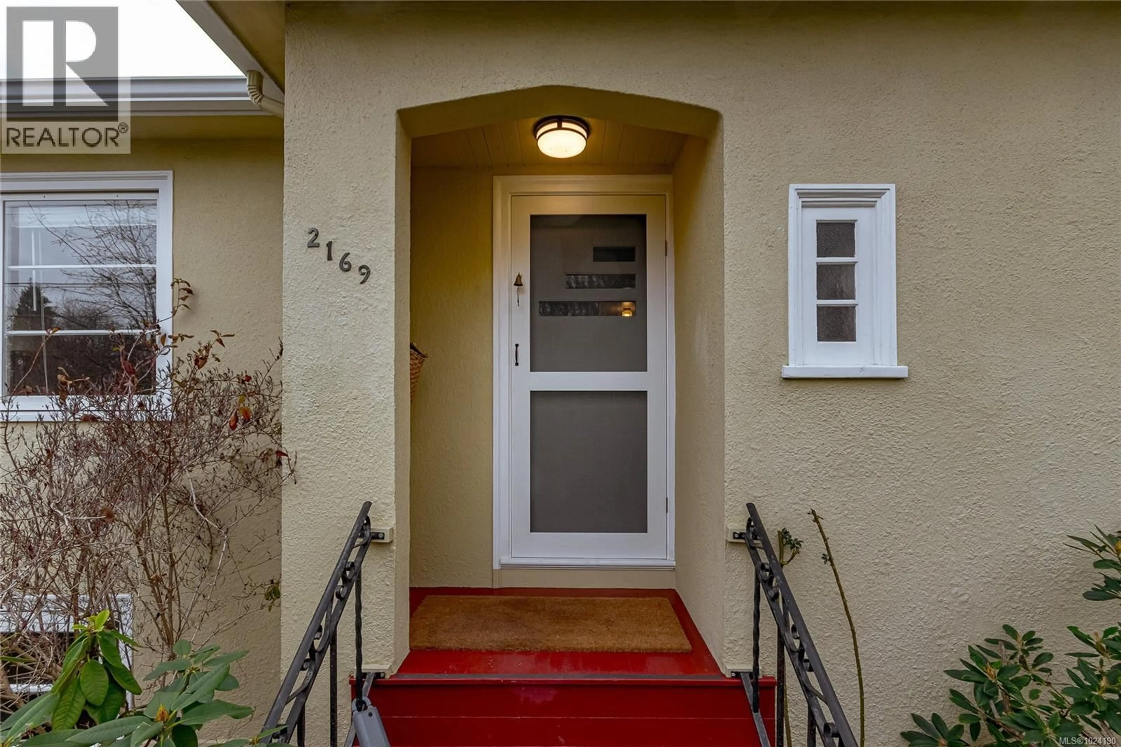 Indoor entryway for 2169 MCNEILL AVENUE, Oak Bay British Columbia V8S2Y4