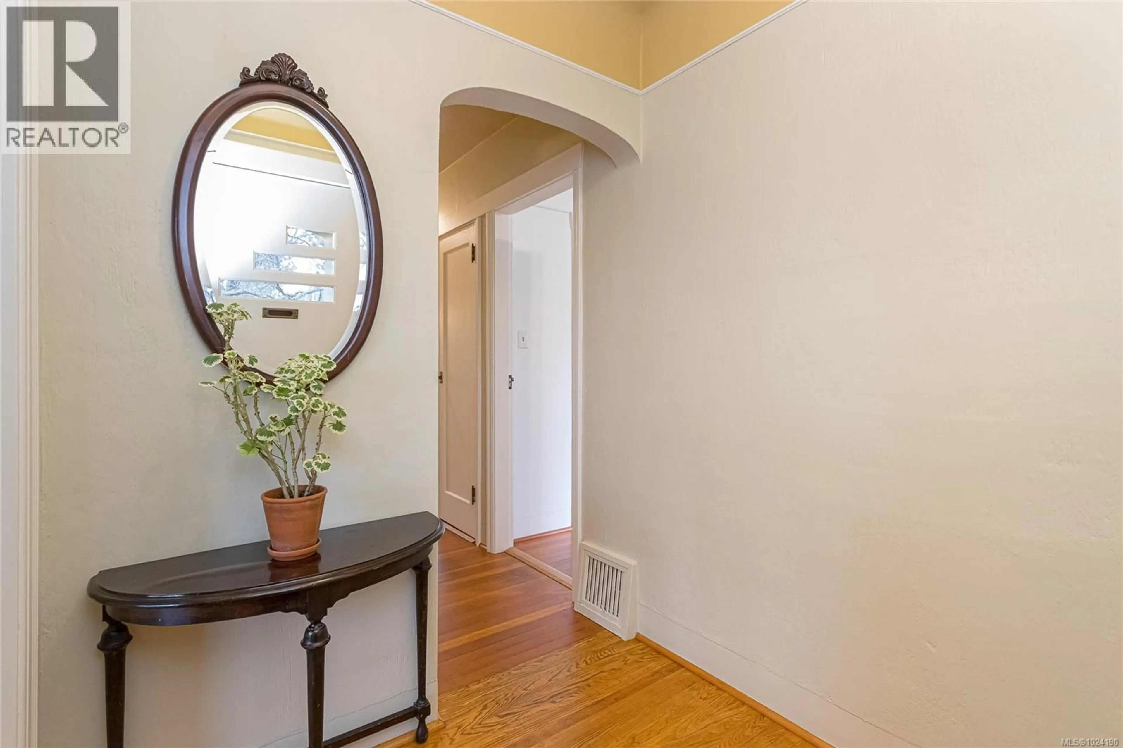 Indoor entryway for 2169 MCNEILL AVENUE, Oak Bay British Columbia V8S2Y4