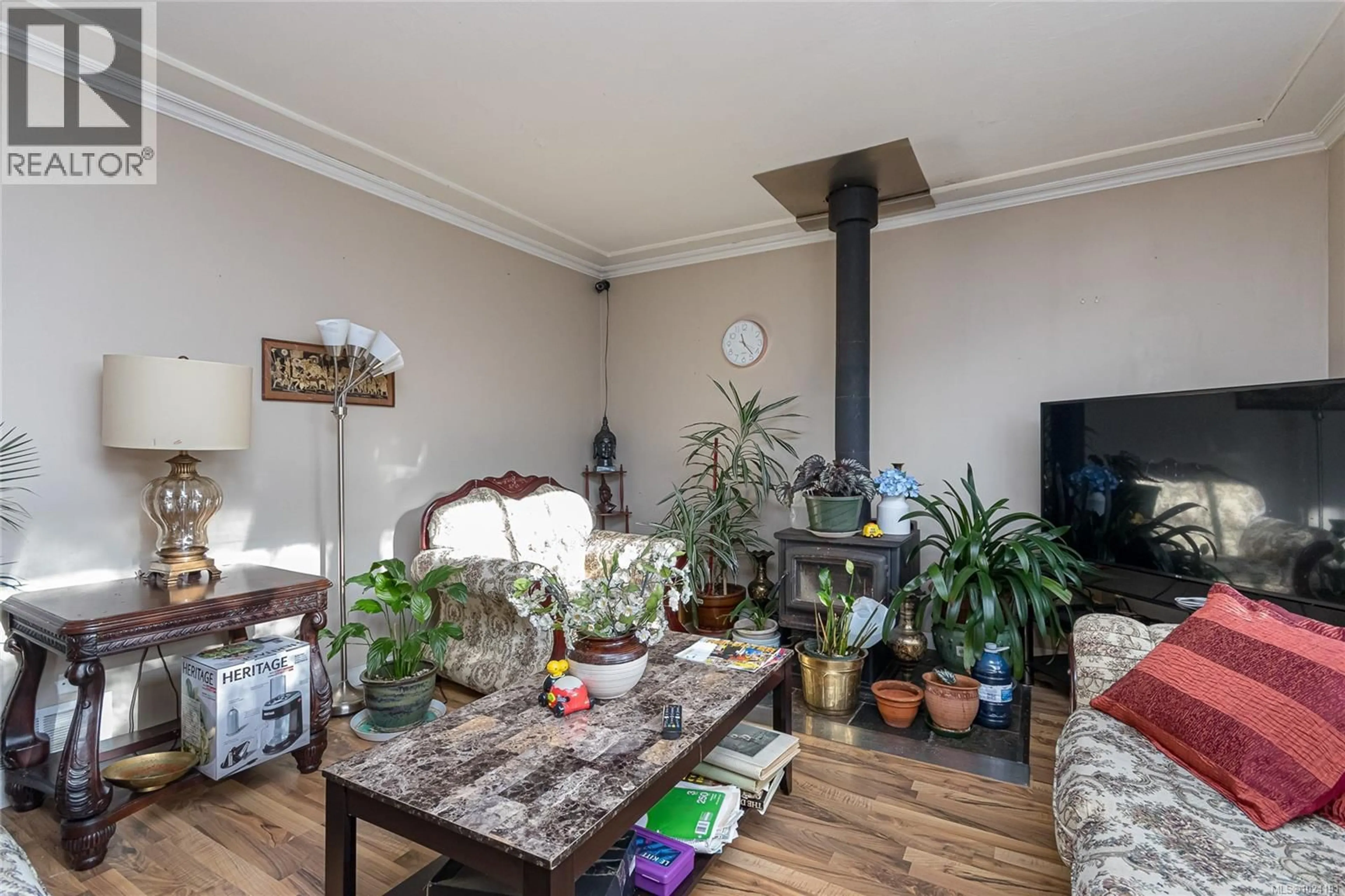 Living room with furniture, unknown for 932 BRAY AVENUE, Langford British Columbia V9B2T1