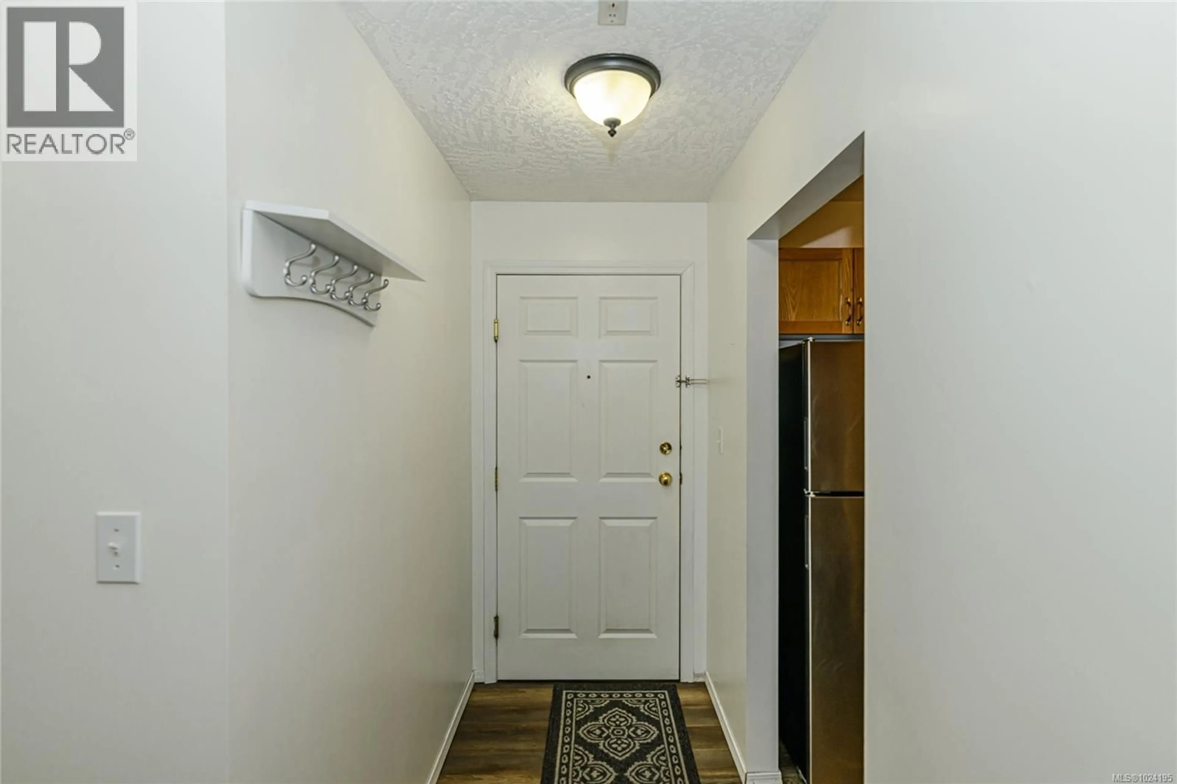 Indoor entryway for 307 - 3226 COWICHAN LAKE ROAD, Duncan British Columbia V9L4B9