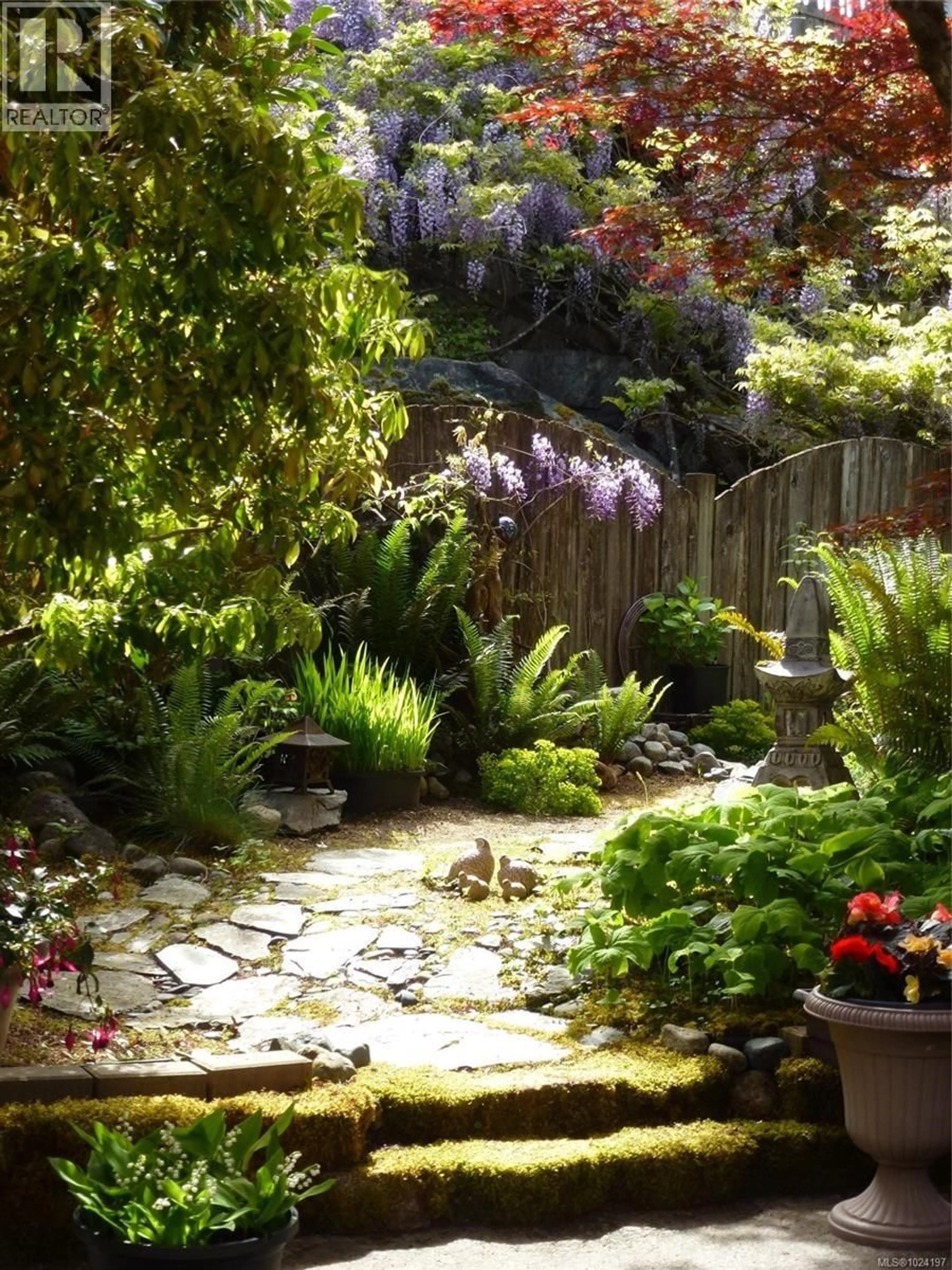 Patio, street for 562 ROTHDALE ROAD, Ladysmith British Columbia V9G1W5