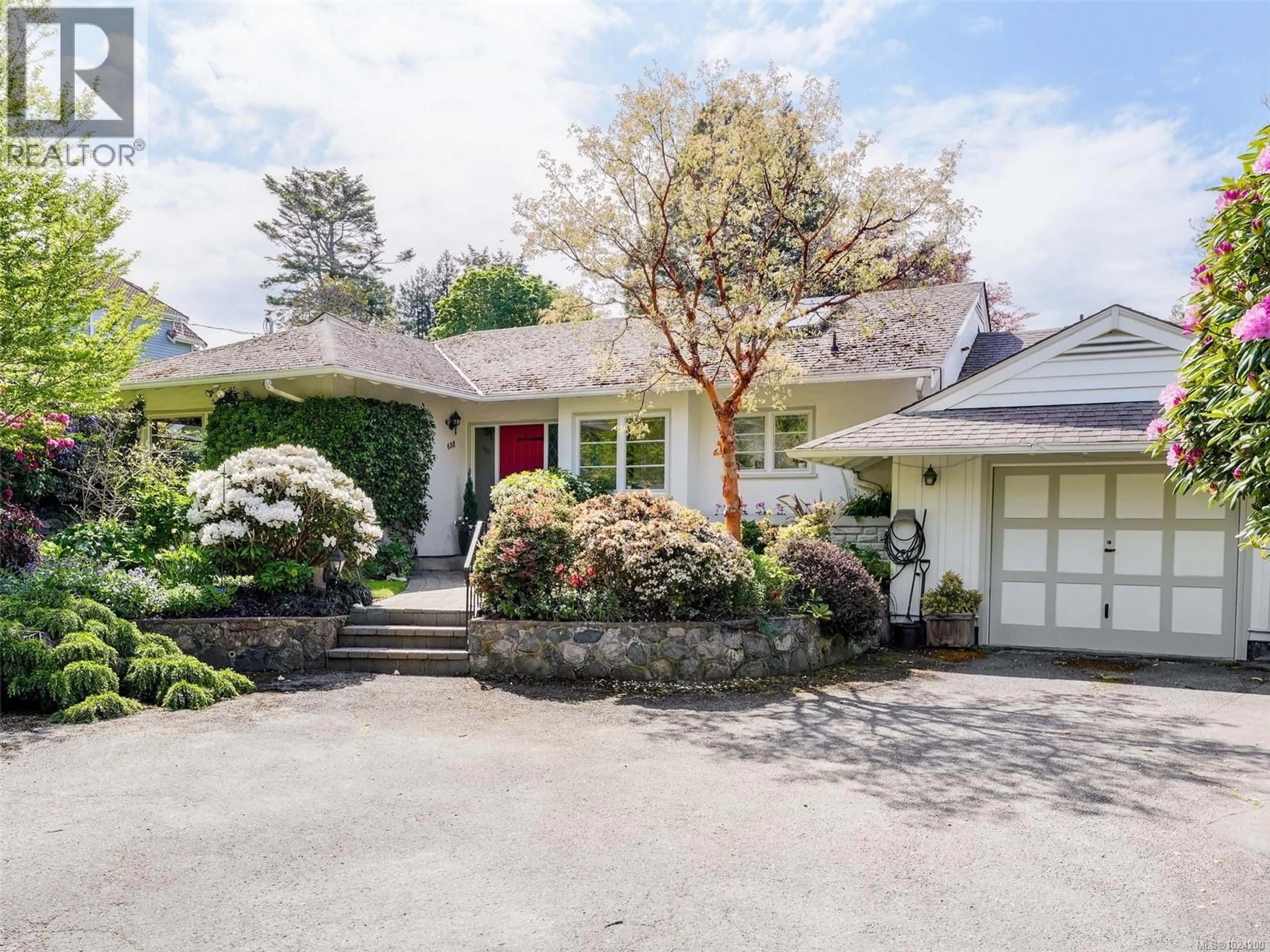 Unknown for 658 BYNG STREET, Oak Bay British Columbia V8S5A9