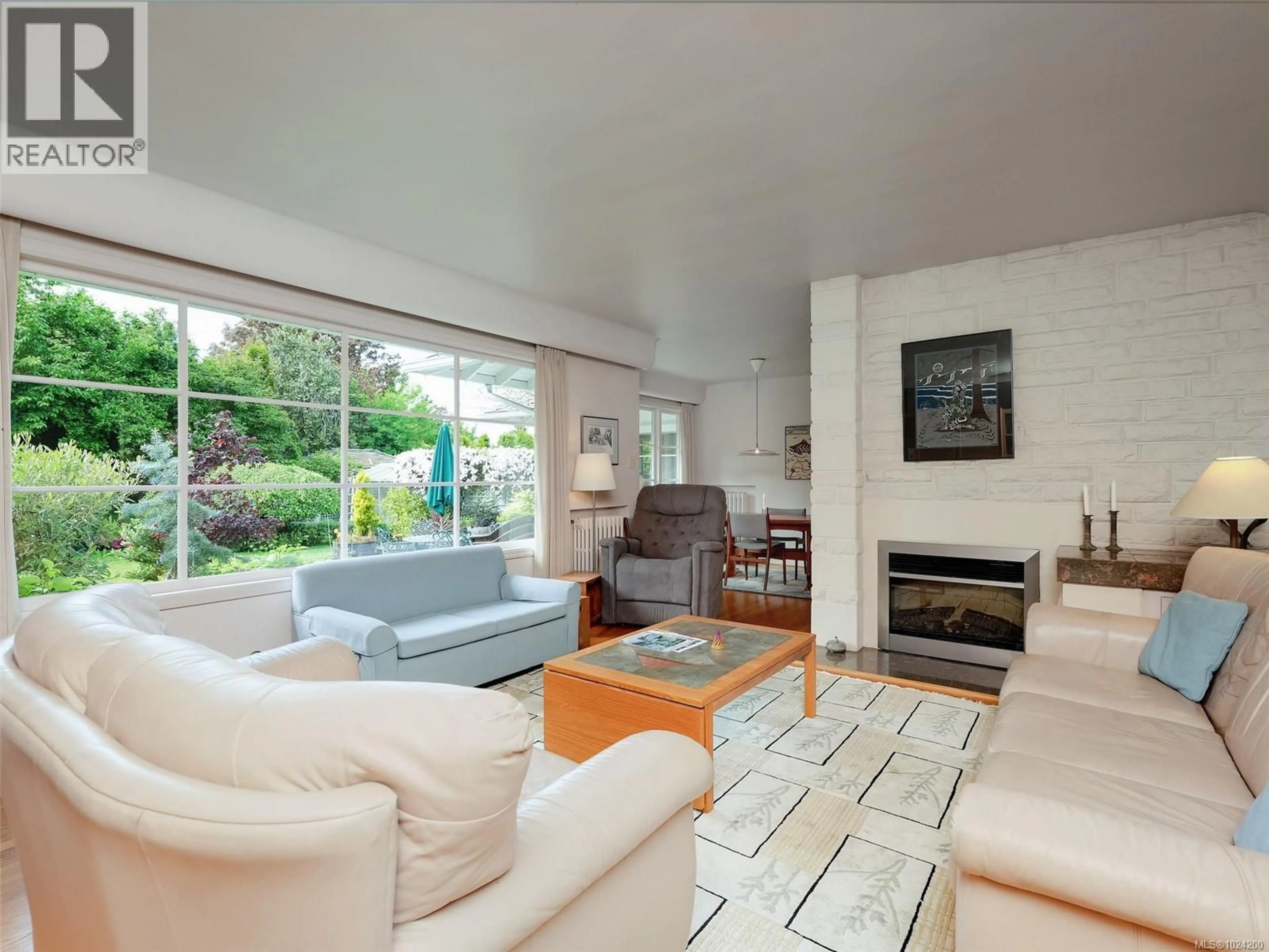 Living room with furniture, unknown for 658 BYNG STREET, Oak Bay British Columbia V8S5A9
