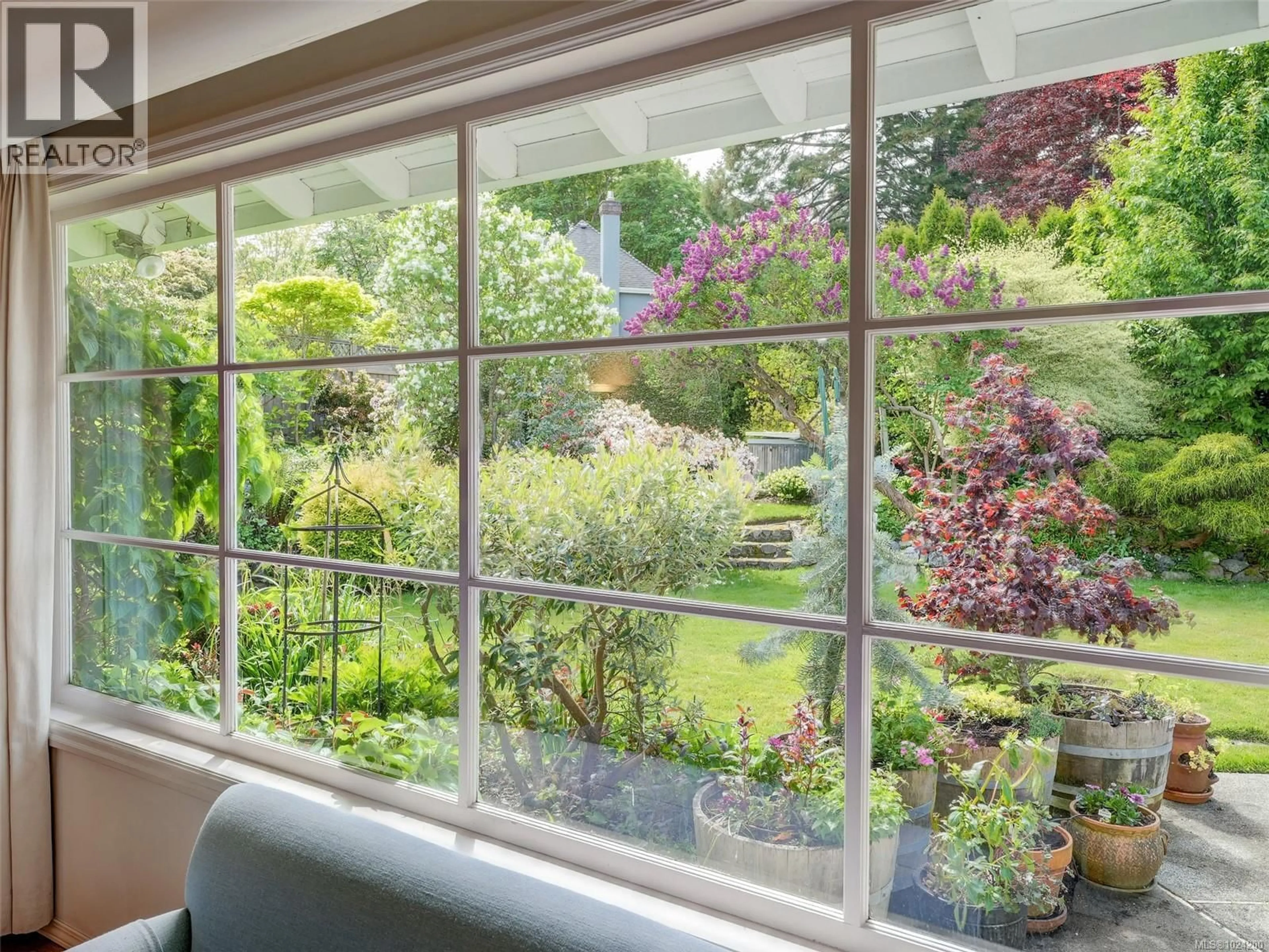 Unknown for 658 BYNG STREET, Oak Bay British Columbia V8S5A9