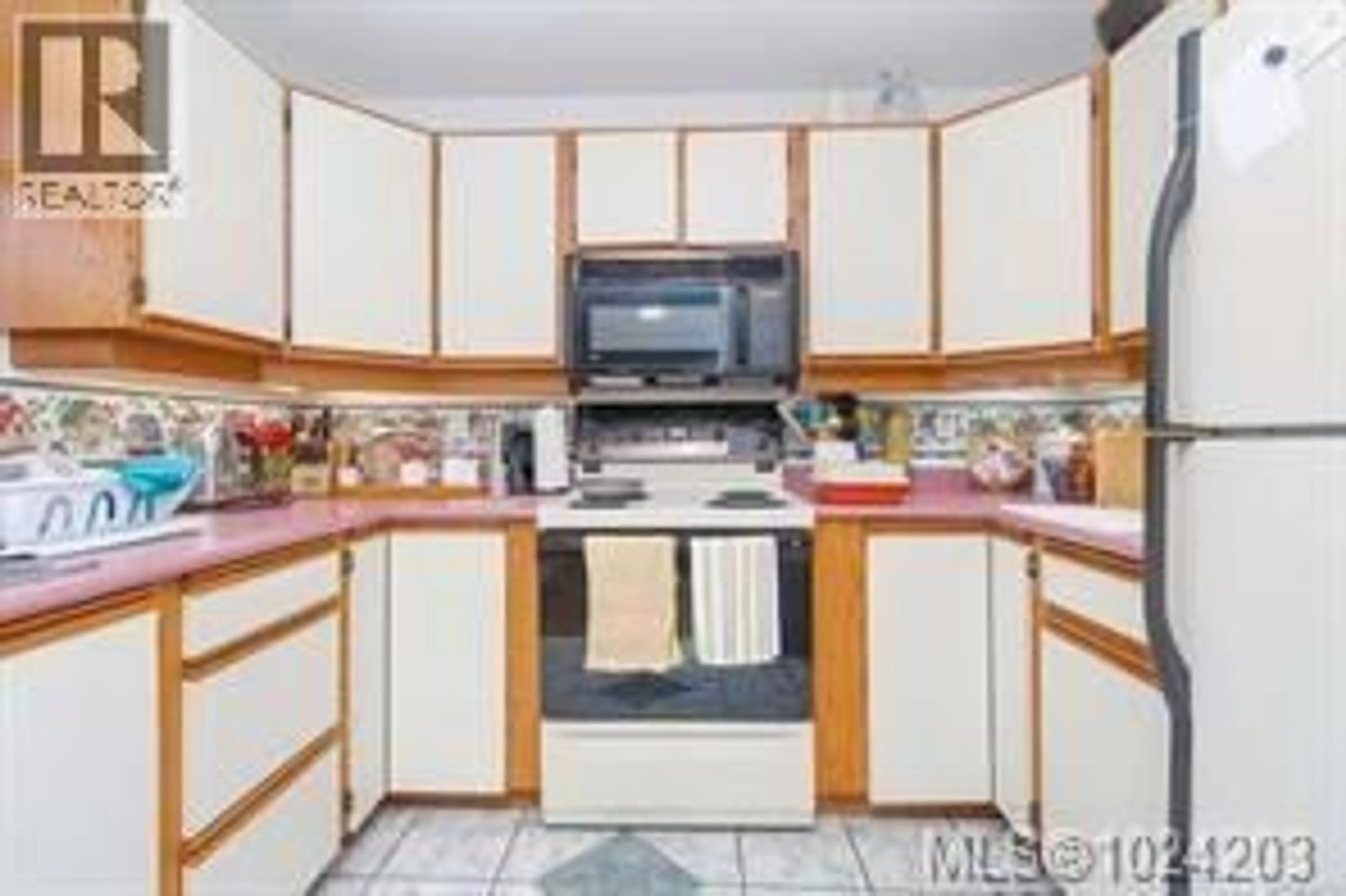 Standard kitchen, unknown for 3518 PARANDEH LANE, Colwood British Columbia V9C1X7