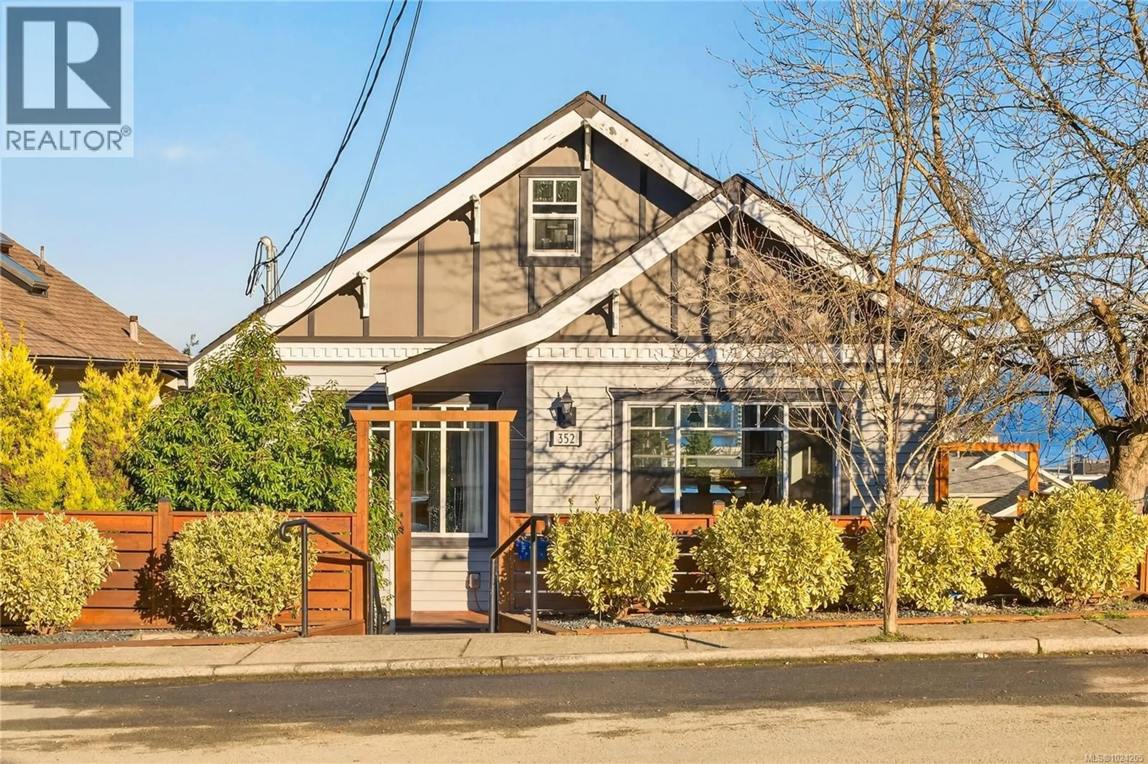 Home with brick exterior material, street for 352 KENNEDY STREET, Nanaimo British Columbia V9R2J1