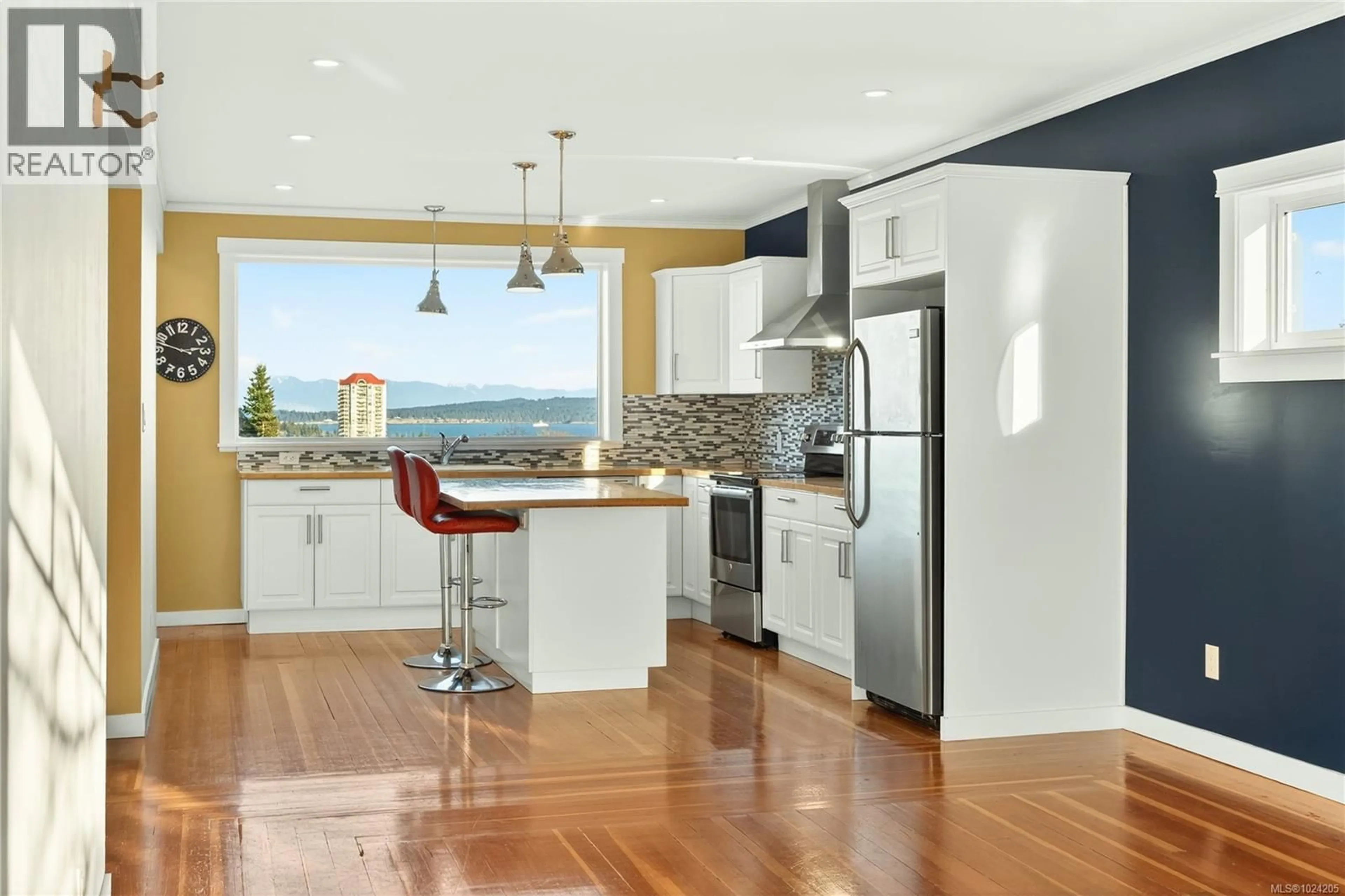 Contemporary kitchen, unknown for 352 KENNEDY STREET, Nanaimo British Columbia V9R2J1