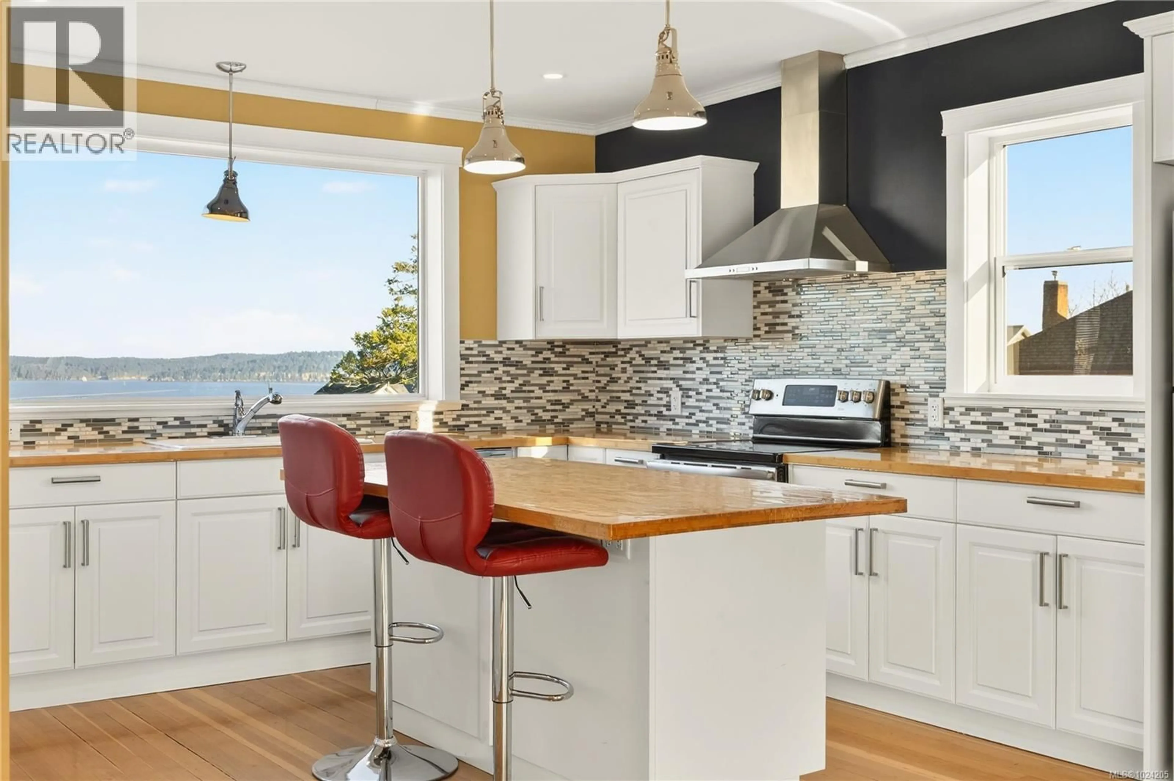 Contemporary kitchen, unknown for 352 KENNEDY STREET, Nanaimo British Columbia V9R2J1