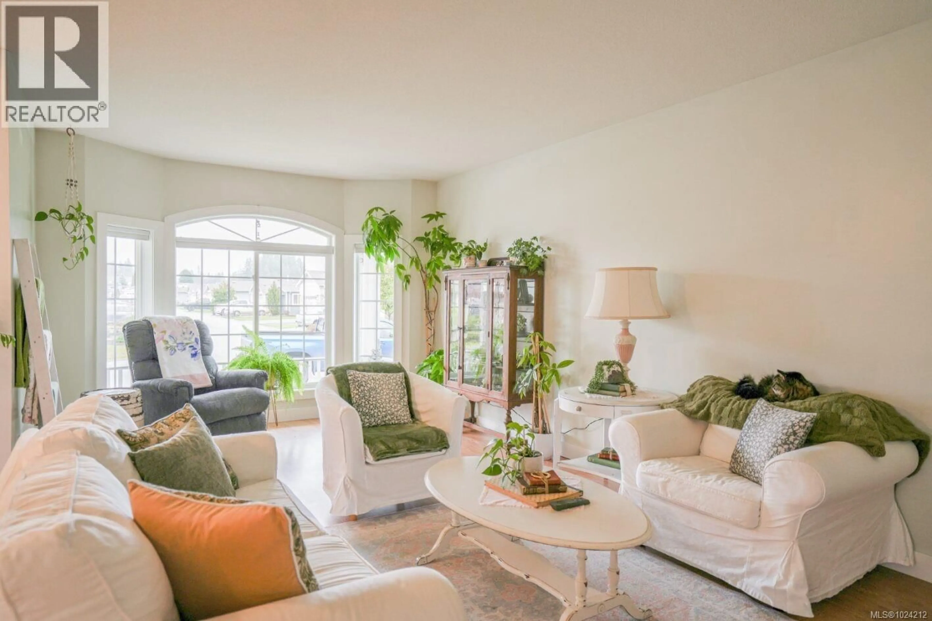 Living room with furniture, unknown for 508 - 5700 PIERCE ROAD, Port Alberni British Columbia V9Y0A3