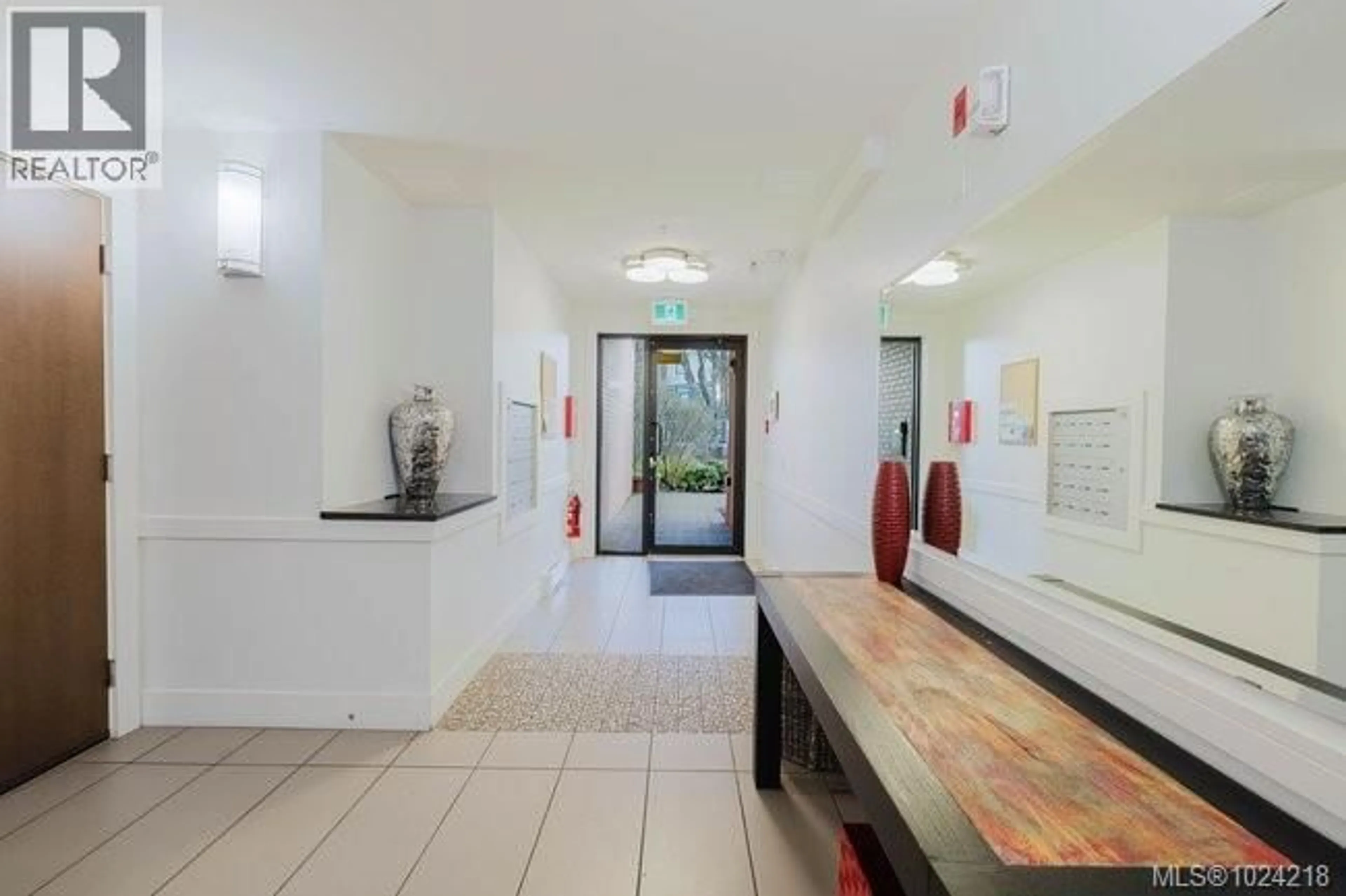 Indoor foyer for 201 - 606 SPEED AVENUE, Victoria British Columbia V8Z1A4