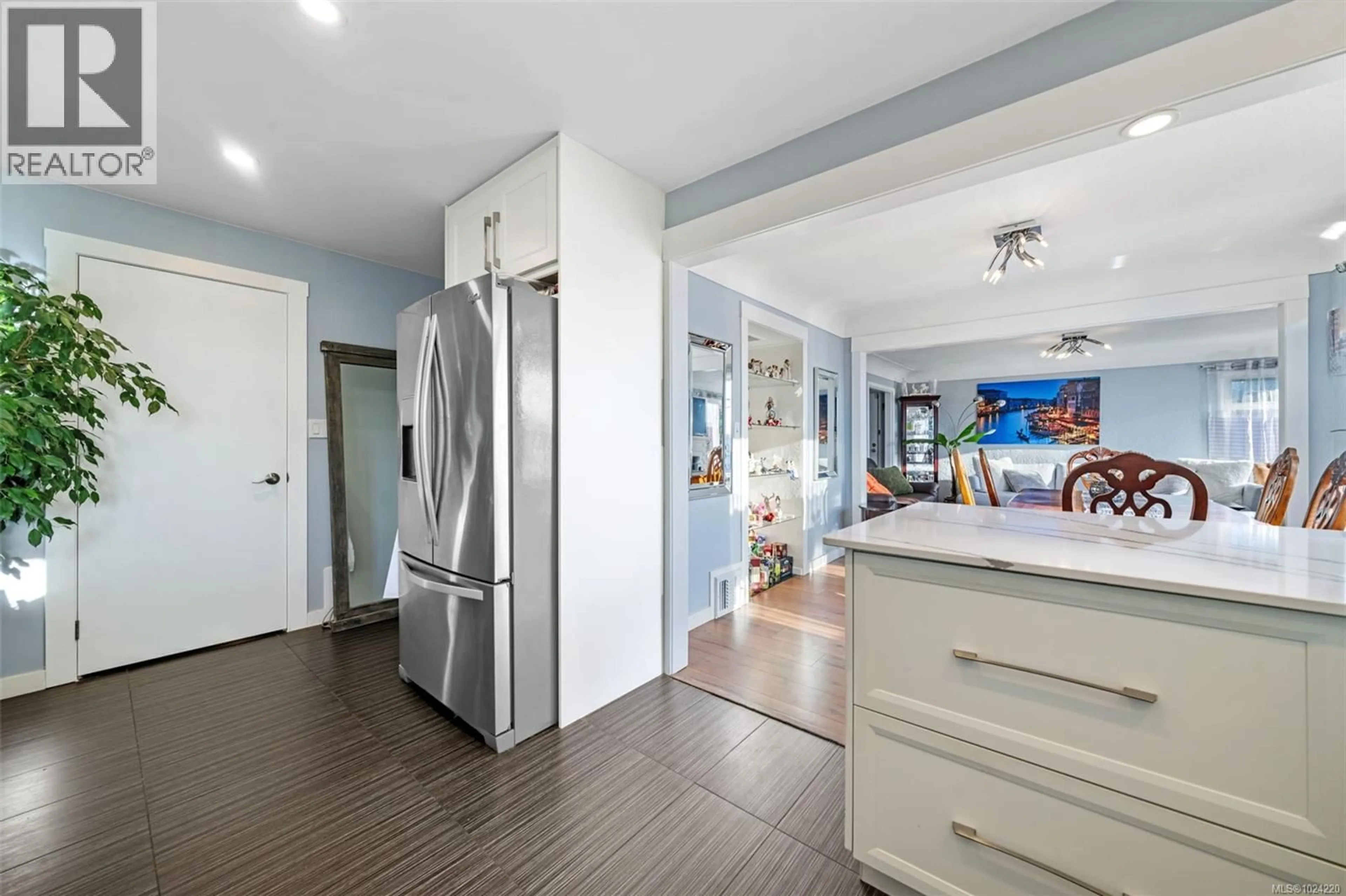 Open concept kitchen, ceramic/tile floor for 730 BURNSIDE ROAD WEST, Saanich British Columbia V8Z1N1